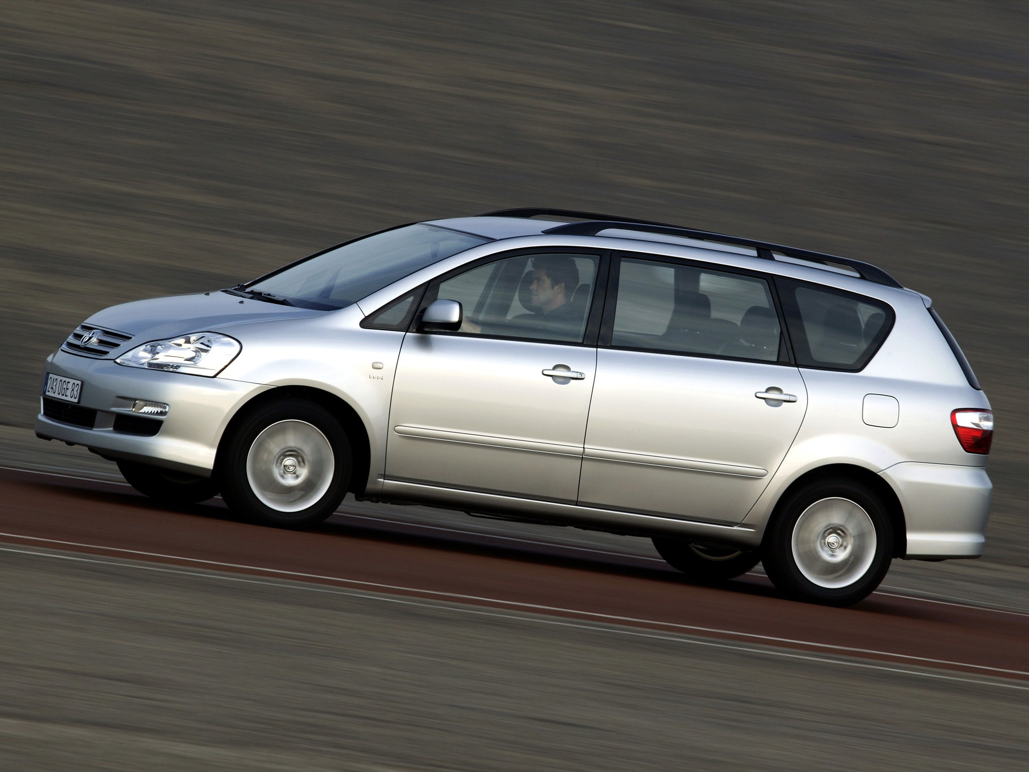 toyota avensis verso 2003 specifications #7