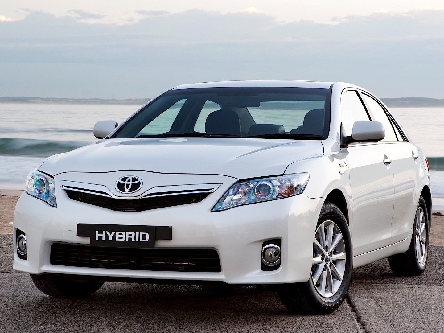 what is the weight of a toyota camry hybrid #7