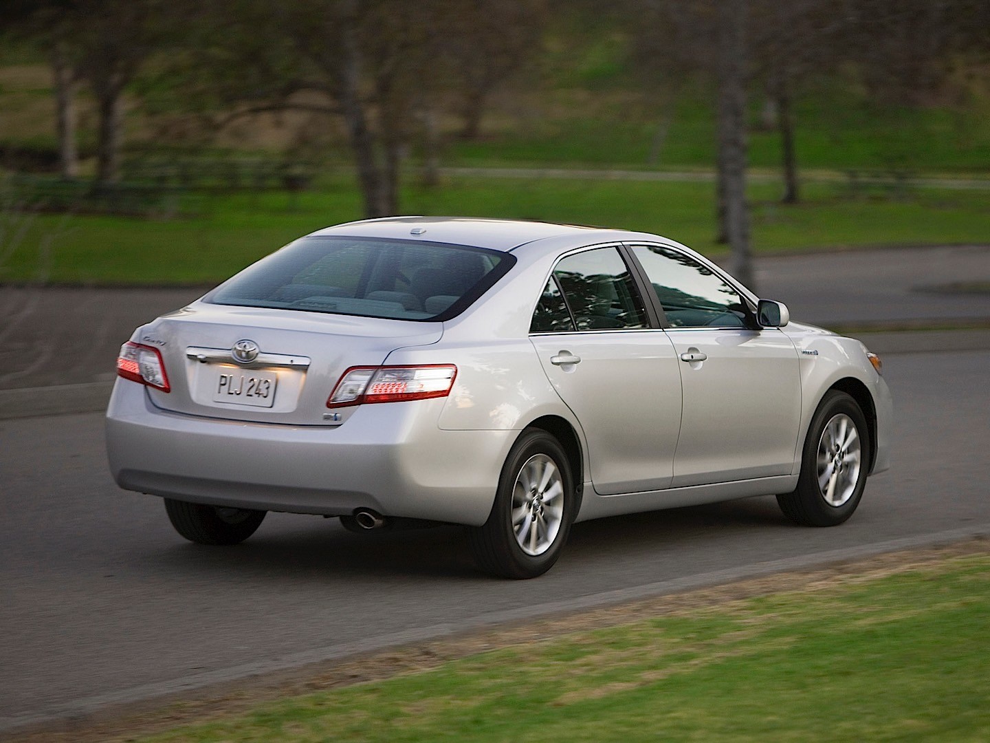 what is the weight of a toyota camry hybrid #3