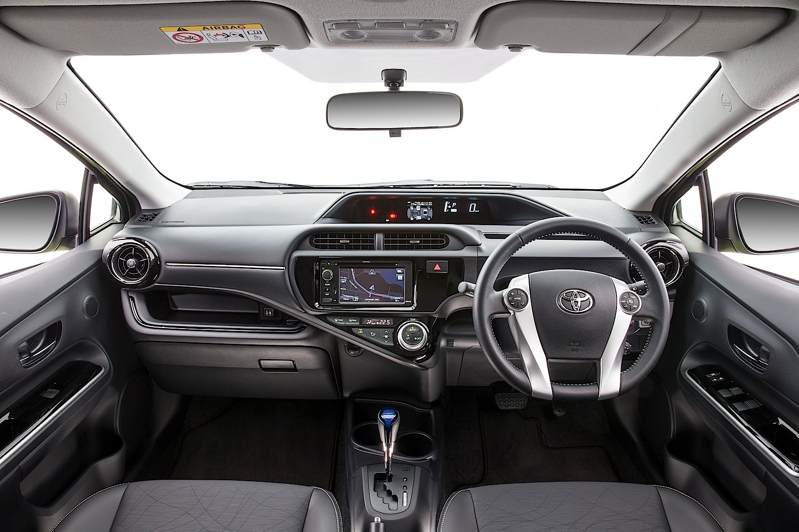 TOYOTA Prius C (Aqua) - 2015, 2016, 2017 - autoevolution