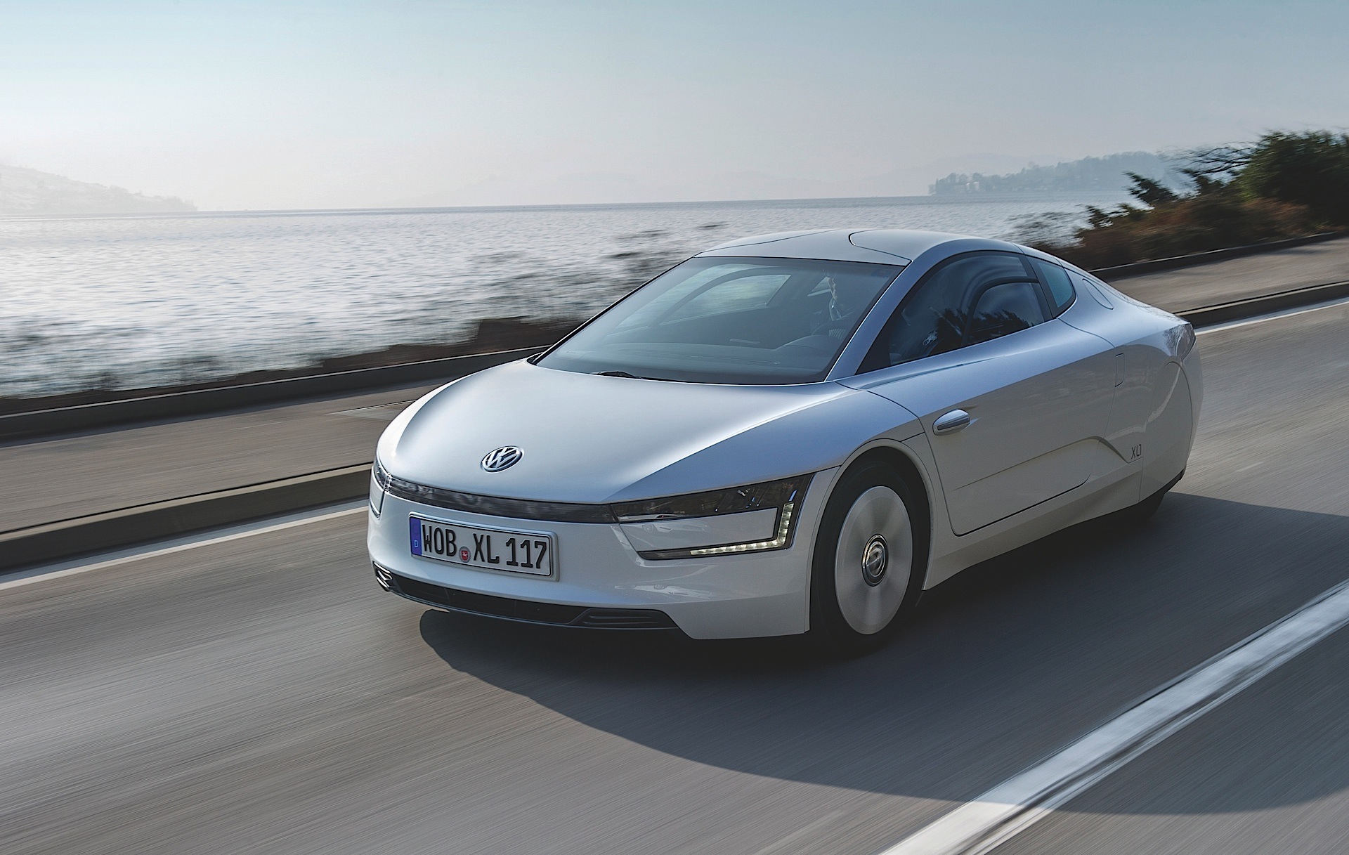 Volkswagen XL1, meno di un litro di carburante per percorrere 100