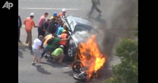 People lift bmw off motorcycle rider #5