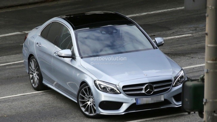 What is the difference between a mercedes c300 and c350