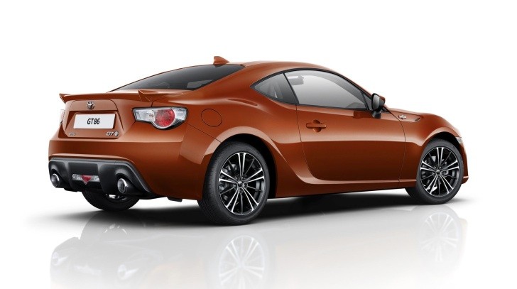 2015 Toyota GT 86 Gets Price Cut in the UK via New Entry Level Trim