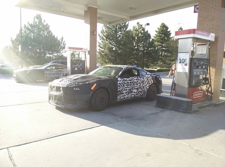 2016-ford-mustang-shelby-gt500-spied-tes