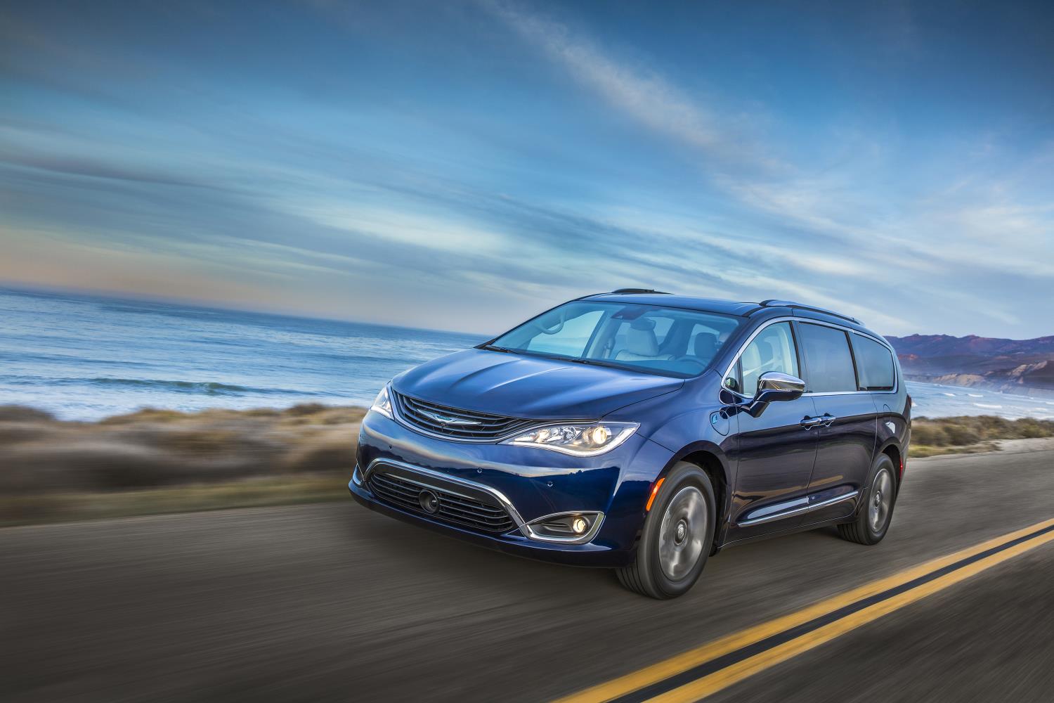 2023-chrysler-pacifica-hybrid-charge-at-home-away
