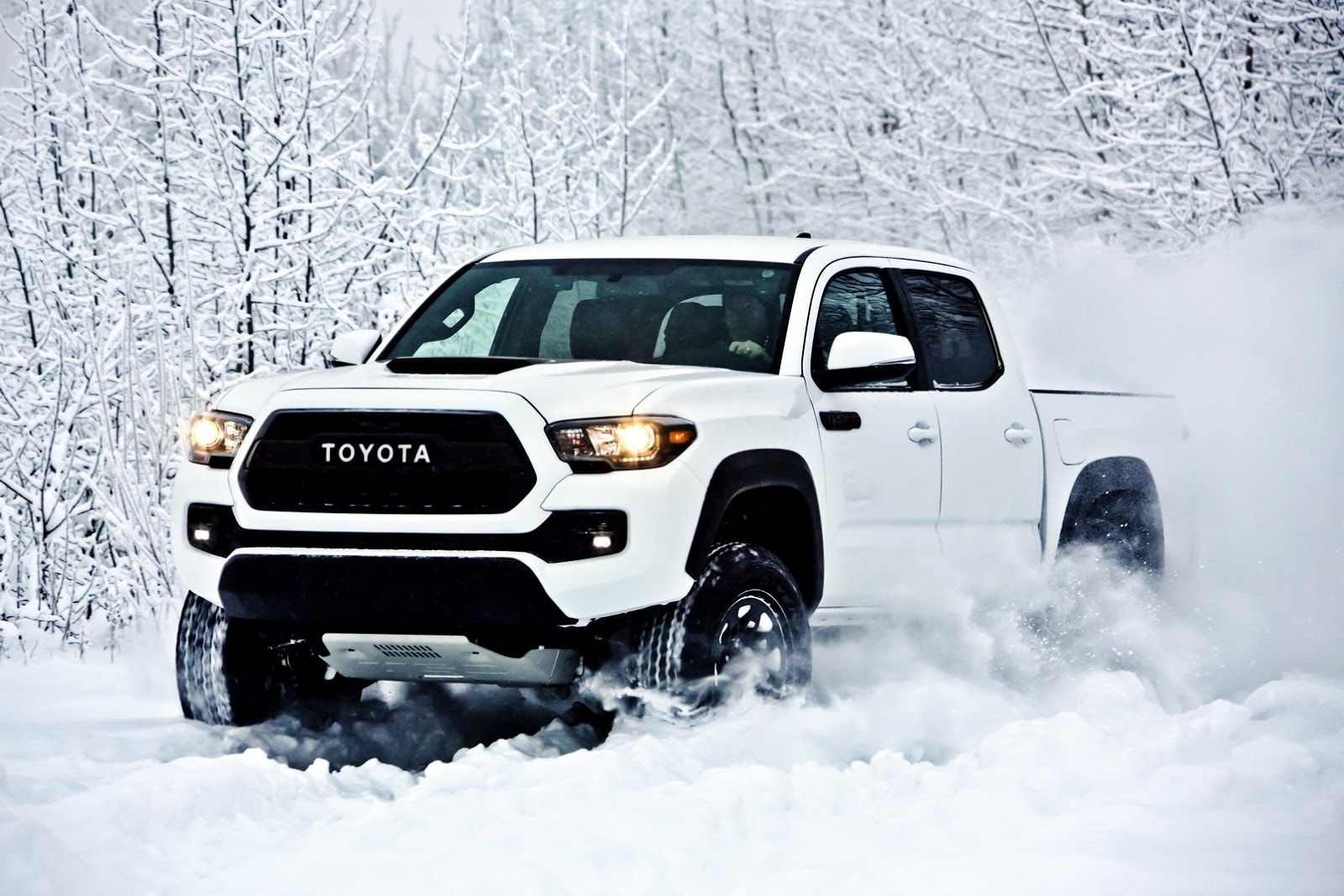 2017 Toyota Tacoma TRD Pro Is a Small but Extreme Off-Road Pickup