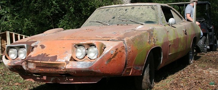 Decrepit Barn Find 1969 Dodge Charger Daytona to Be Auctioned to the Highest Bidder - Photo Gallery