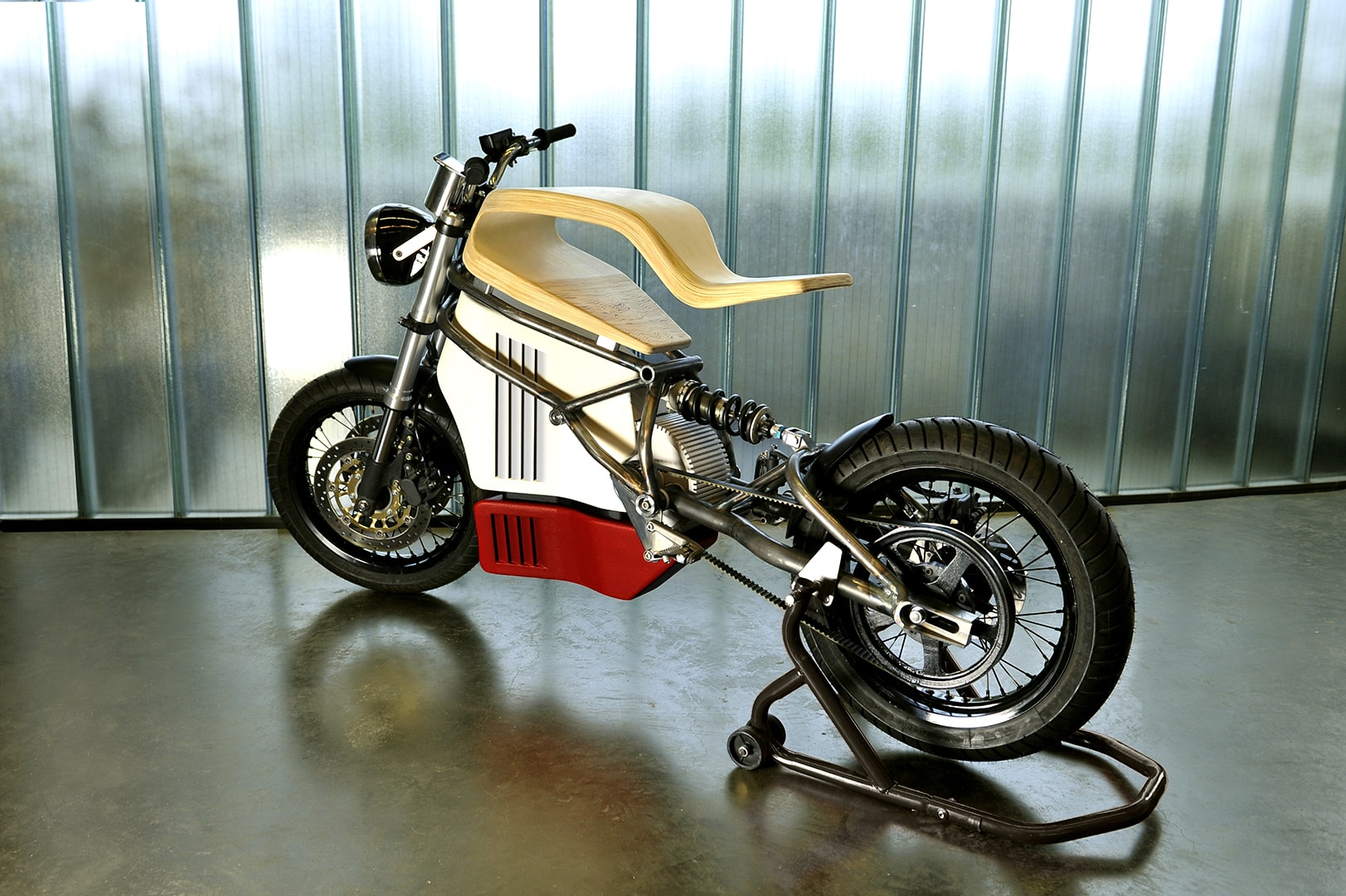 ERaw Is an Electric CafeRacer Prototype with a Truly Raw Wooden Seat