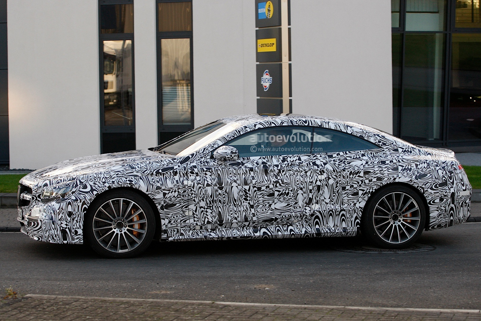 2014 - [Mercedes] Classe S Coupé & Cabriolet [C217] - Page 8 S-63-amg-coupe-spied-with-carbon-ceramic-brakes-photo-gallery-1080p-3