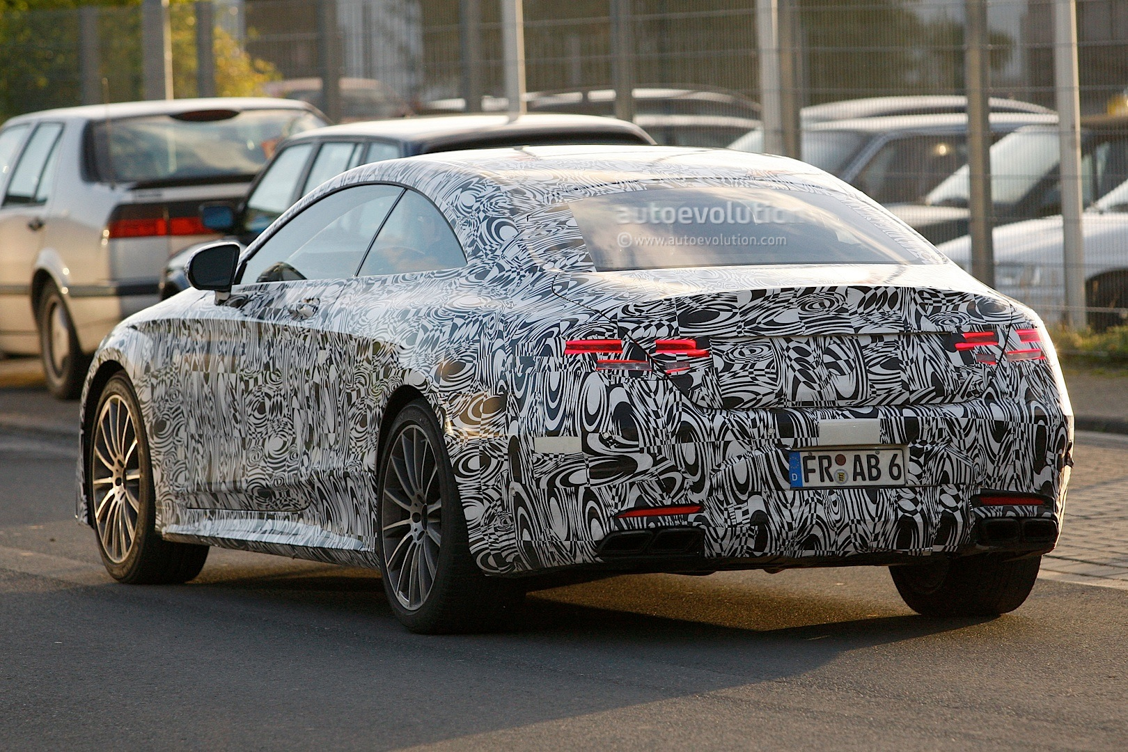 2014 - [Mercedes] Classe S Coupé & Cabriolet [C217] - Page 8 S-63-amg-coupe-spied-with-carbon-ceramic-brakes-photo-gallery-1080p-5