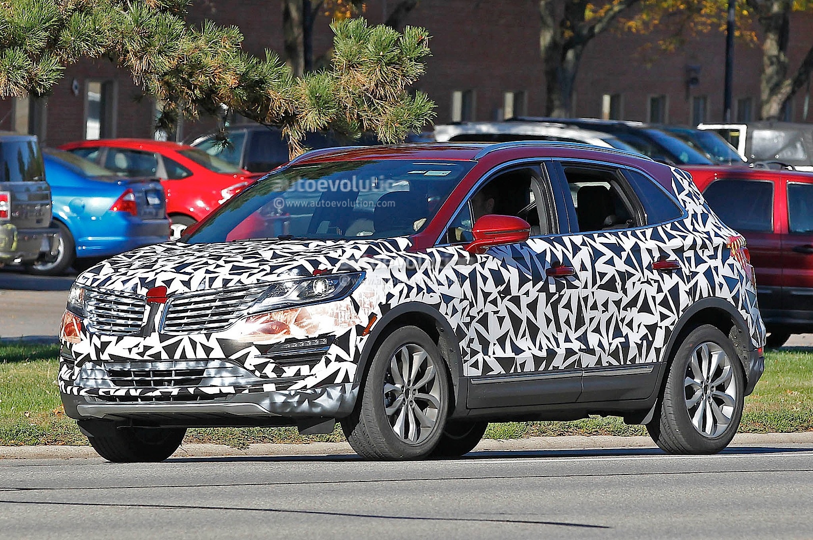 2014 - [Lincoln] MKC Spyshots-2015-lincoln-mkc-spotted-testing-with-minimal-camo-1080p-2