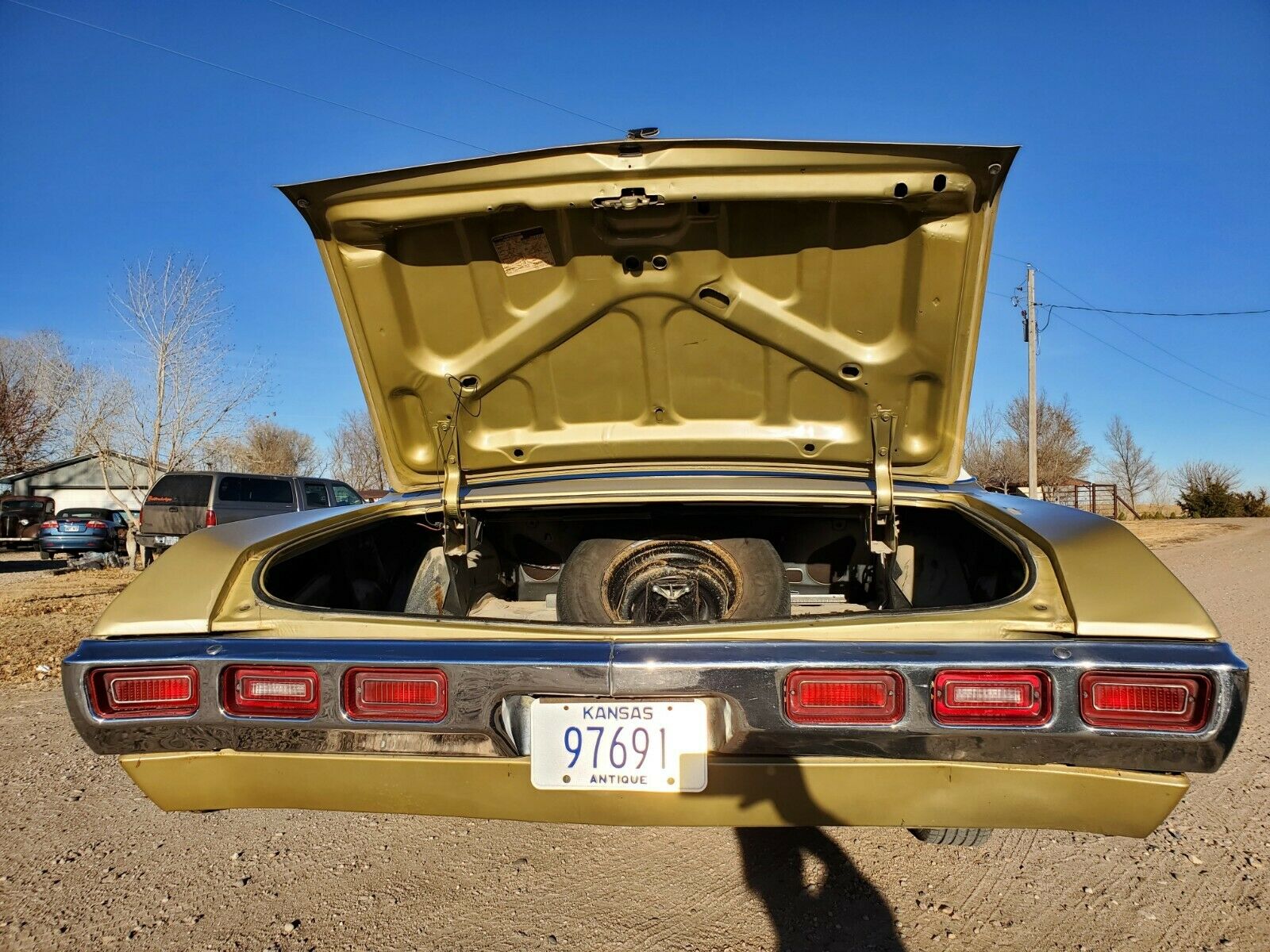 Chevrolet Impala Survivor Needs Few Fixes To Become A Head Turning