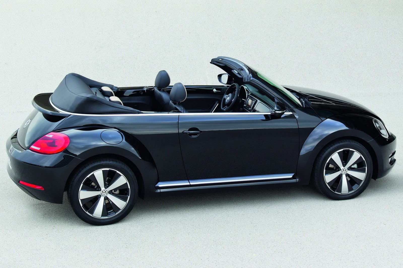 2013 VW Beetle Coupe and Cabriolet Exclusive Editions - autoevolution