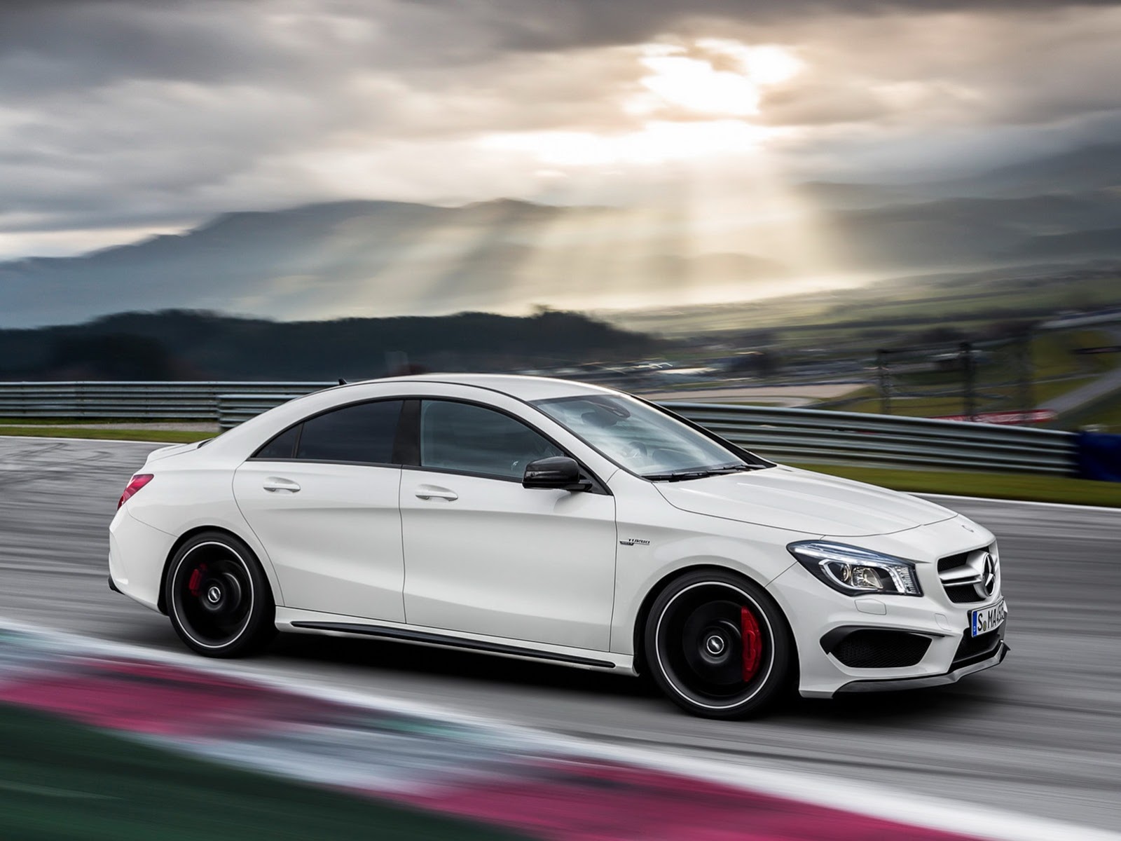 2014 Mercedes Cla 45 Amg First Photos Leaked Autoevolution