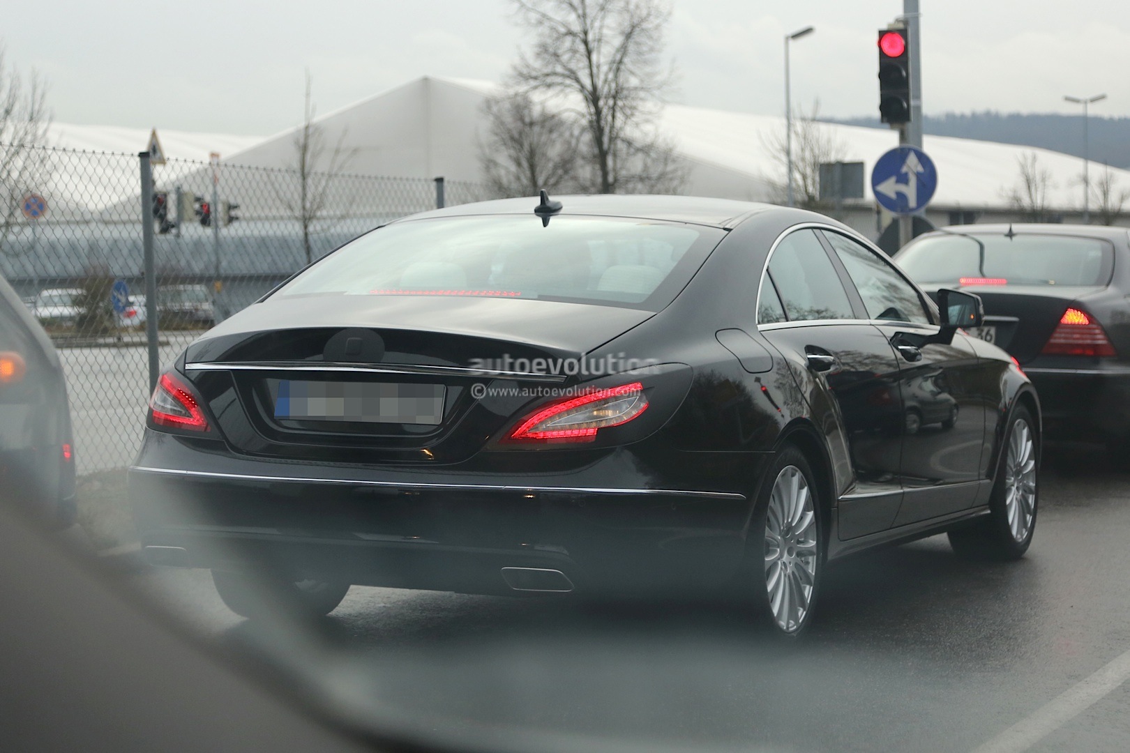 (C218): Imagens oficiais da nova CLS 2013/2014 2015-cls-c218-facelift-spied-with-minimal-camouflage-photo-gallery_1