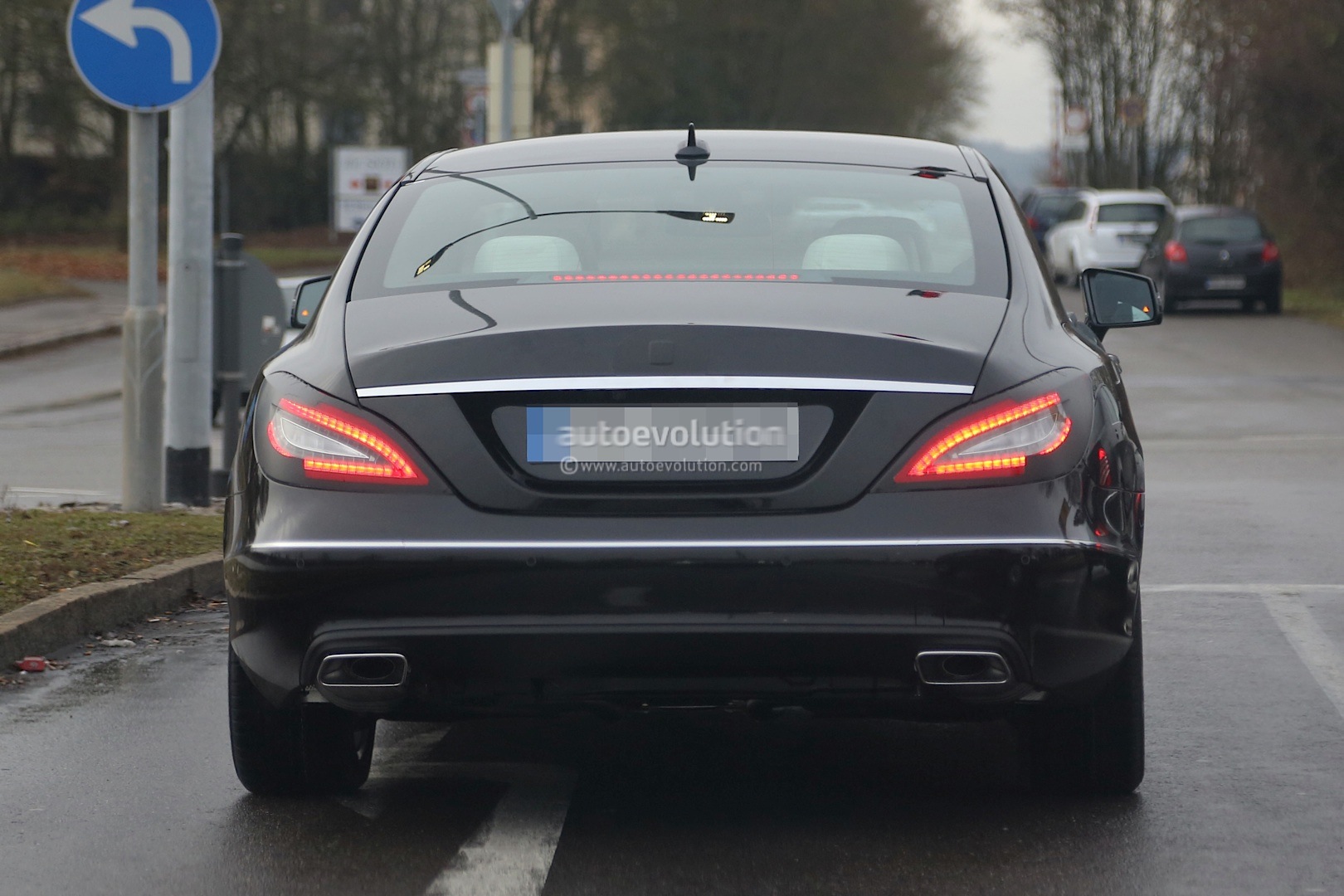 (C218): Imagens oficiais da nova CLS 2013/2014 2015-cls-c218-facelift-spied-with-minimal-camouflage-photo-gallery_2