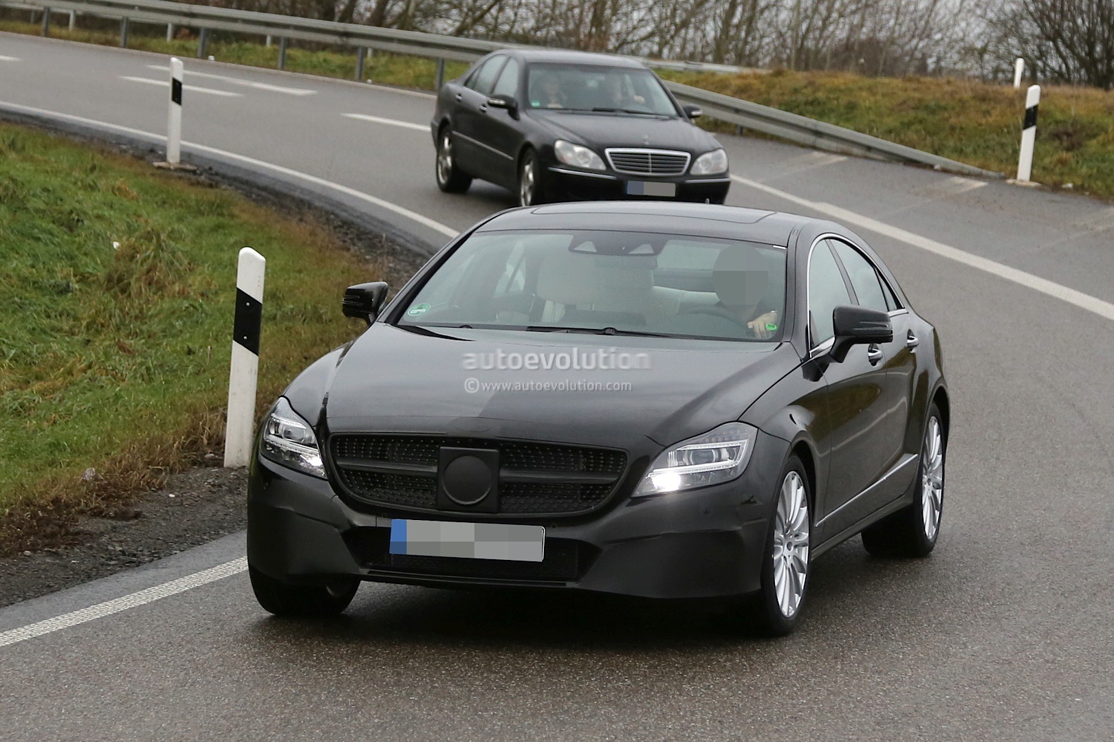 (C218): Imagens oficiais da nova CLS 2013/2014 2015-cls-c218-facelift-spied-with-minimal-camouflage-photo-gallery_3