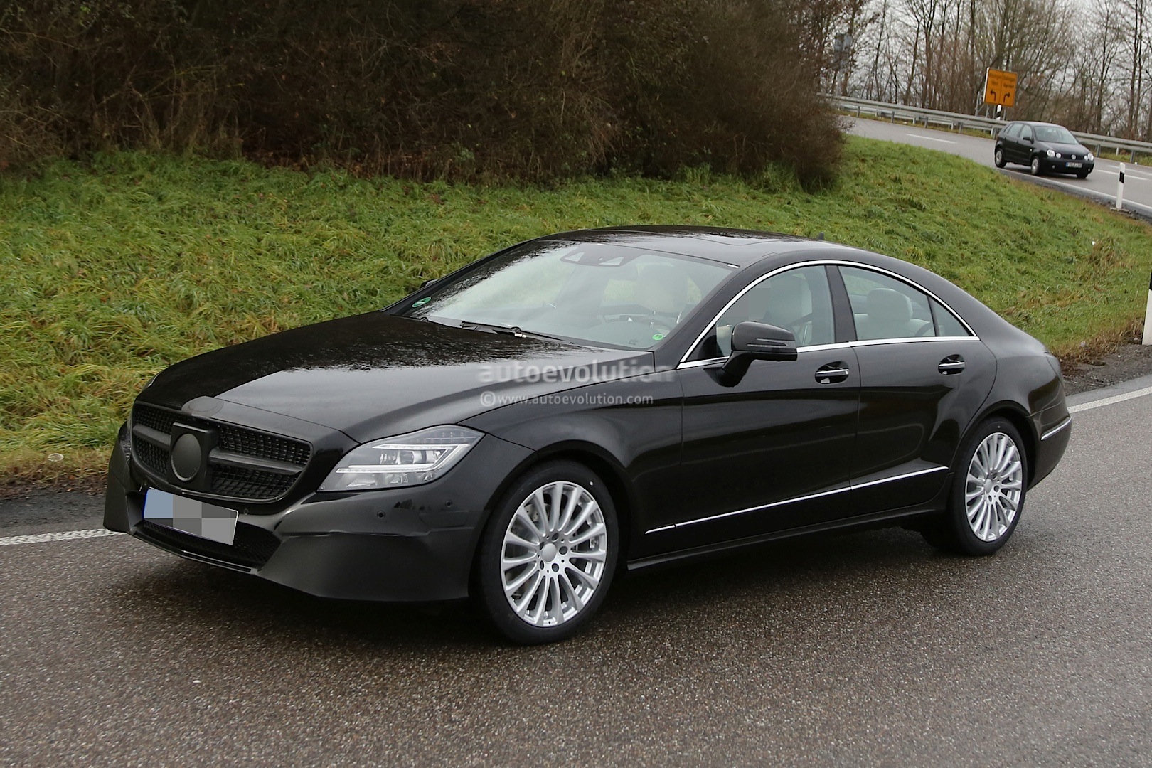(C218): Imagens oficiais da nova CLS 2013/2014 2015-cls-c218-facelift-spied-with-minimal-camouflage-photo-gallery_4
