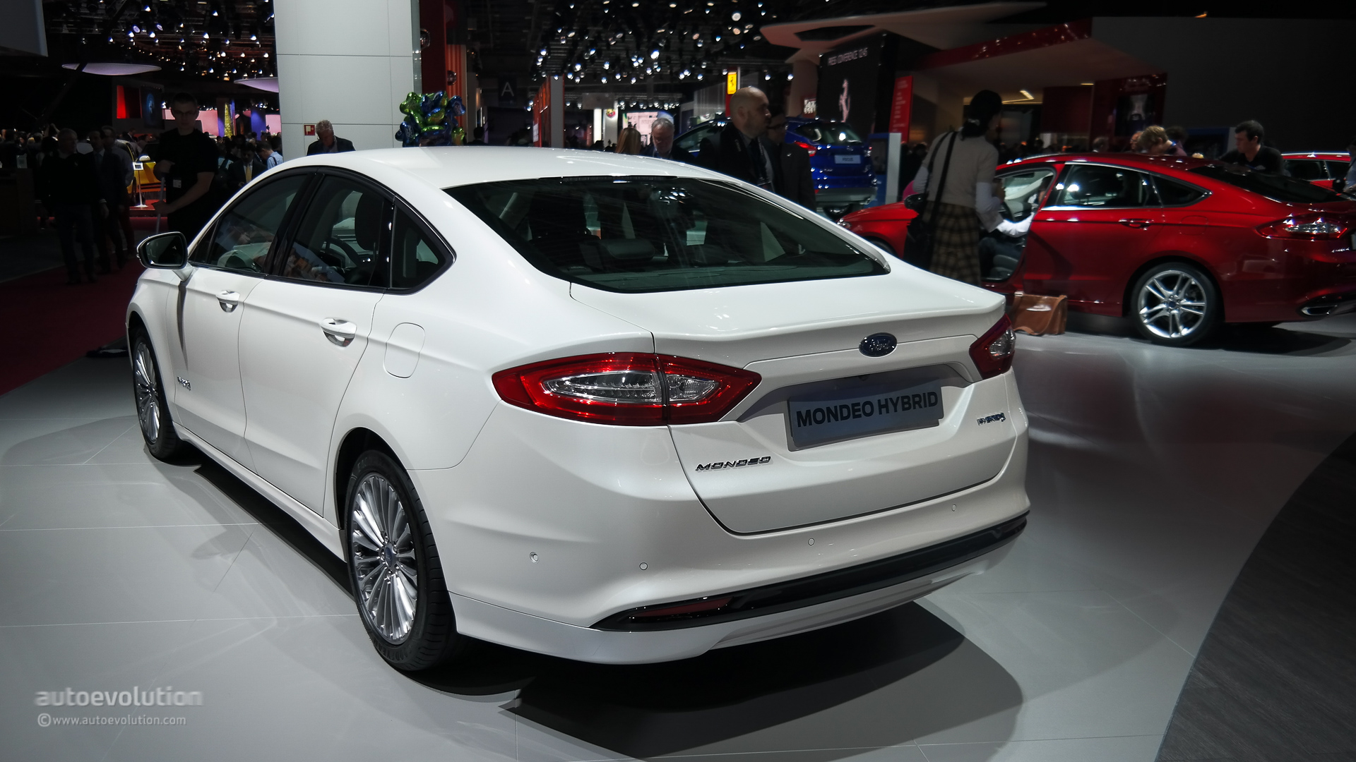 2015 Ford Mondeo Makes World Debut at the Paris Motor Show [Live Photos] - autoevolution