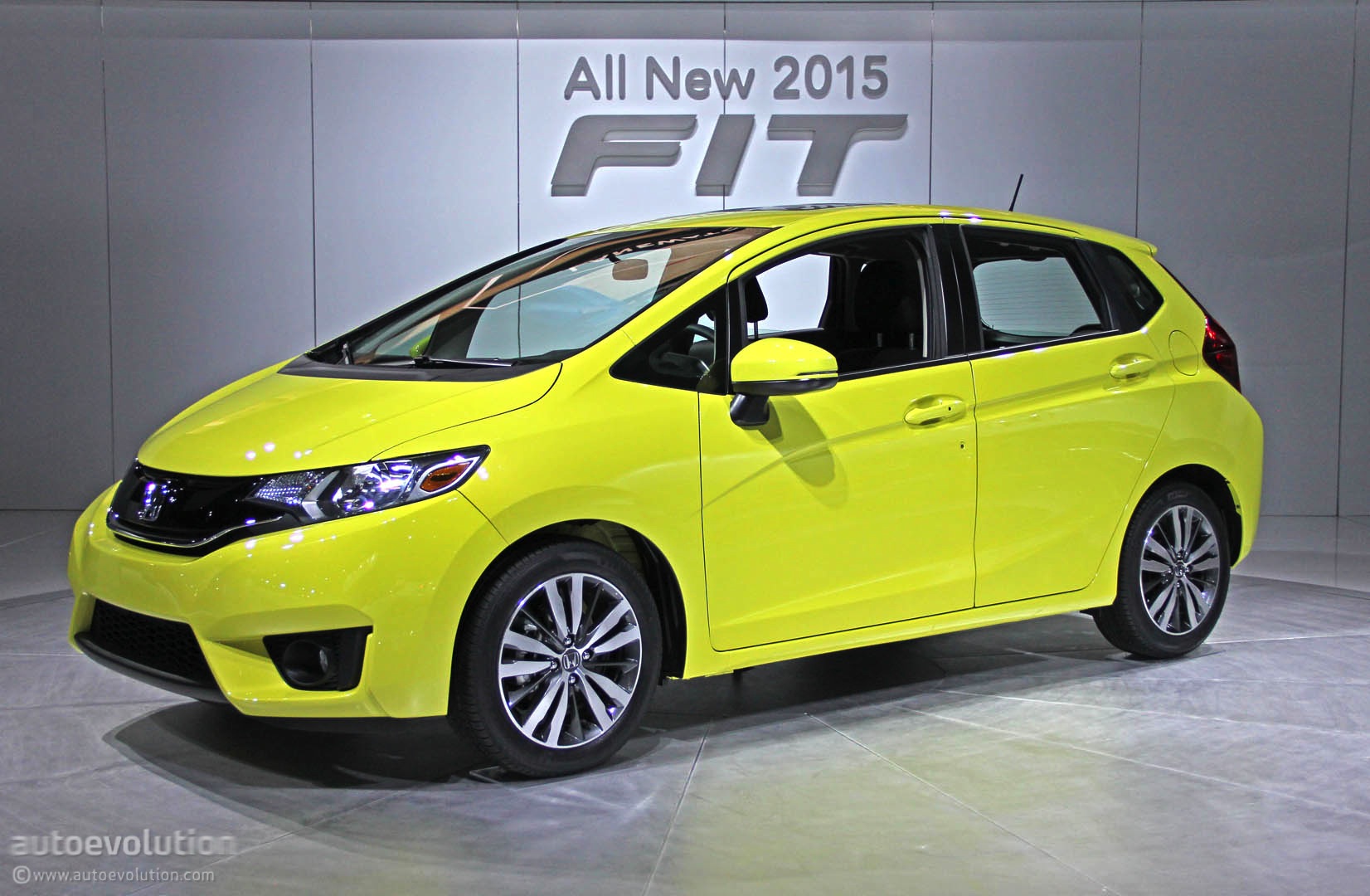 2015-honda-fit-is-a-cool-new-urban-car-for-15525_2.jpg