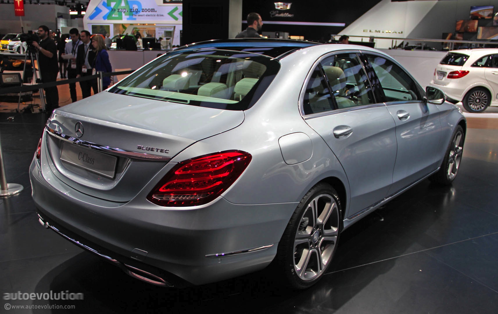 http://s1.cdn.autoevolution.com/images/news/gallery/2015-mercedes-c-class-takes-a-luxury-lead-in-detroit-live-photos_5.jpg?1389705059