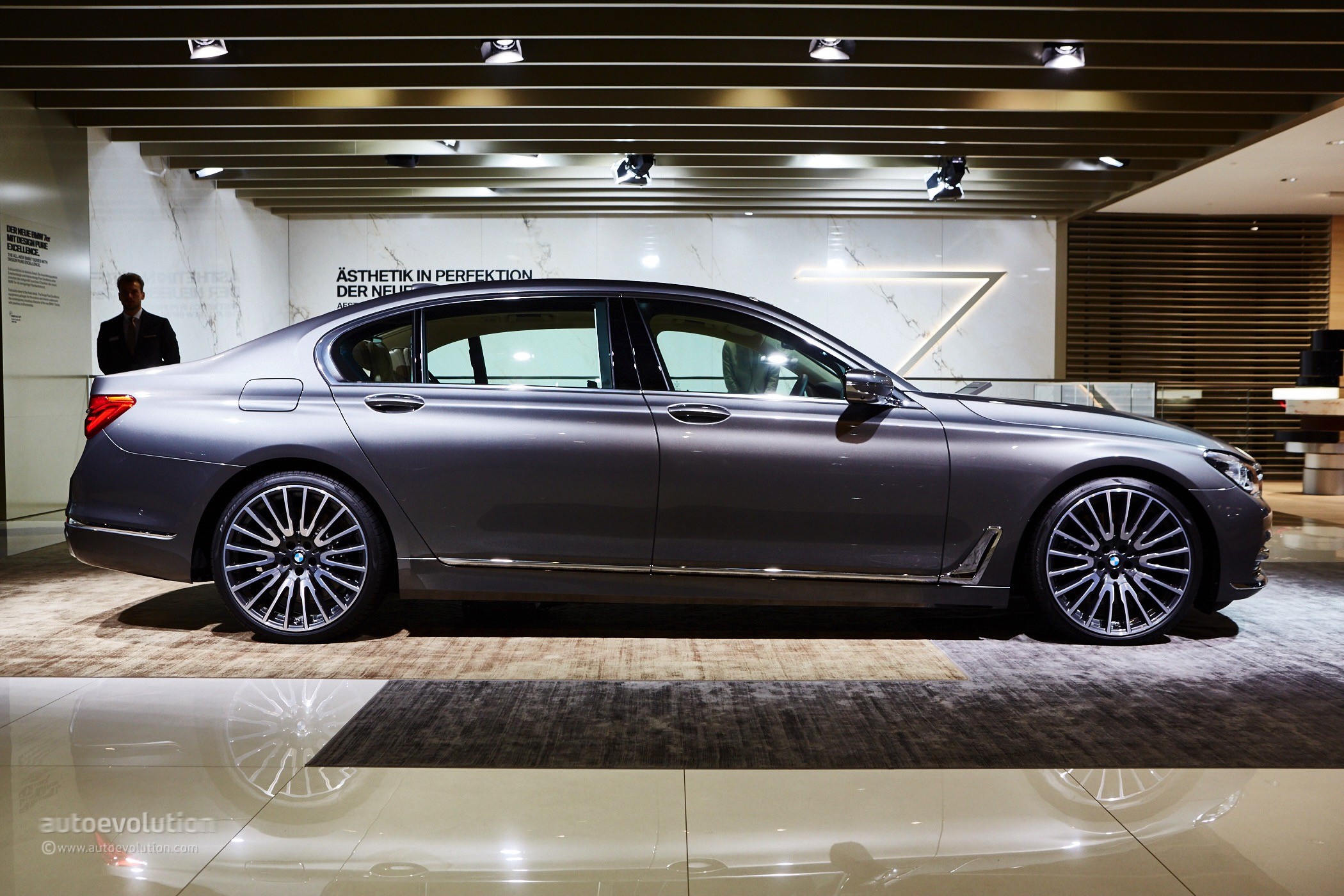 2016-bmw-7-series-shows-up-in-the-metal-