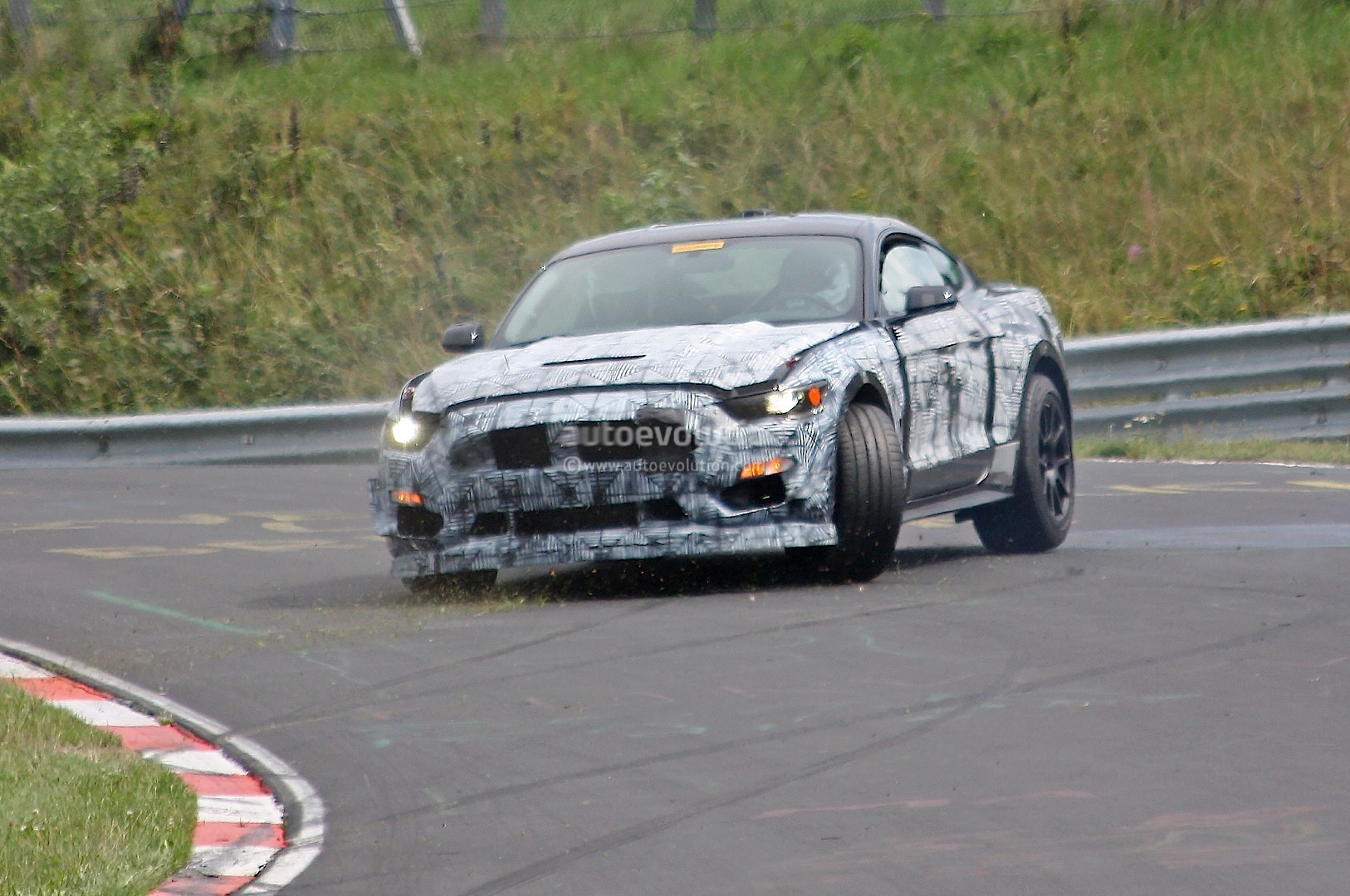 2016-ford-mustang-shelby-gt350-almost-crashes-during-nurburgring-testing-spin_2.jpg