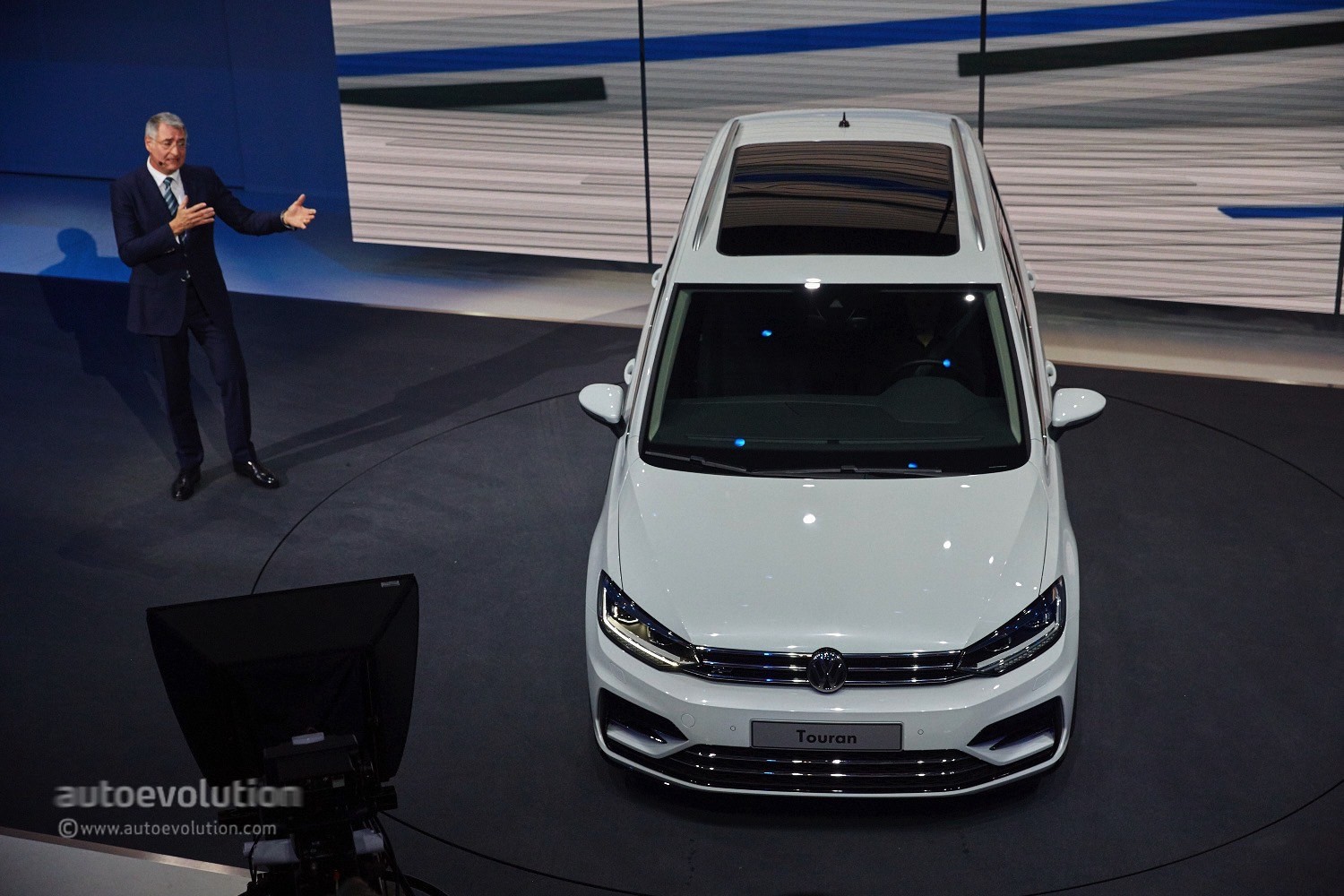 2016 Volkswagen Routan Redesign | Cars in 2016 Live Autos