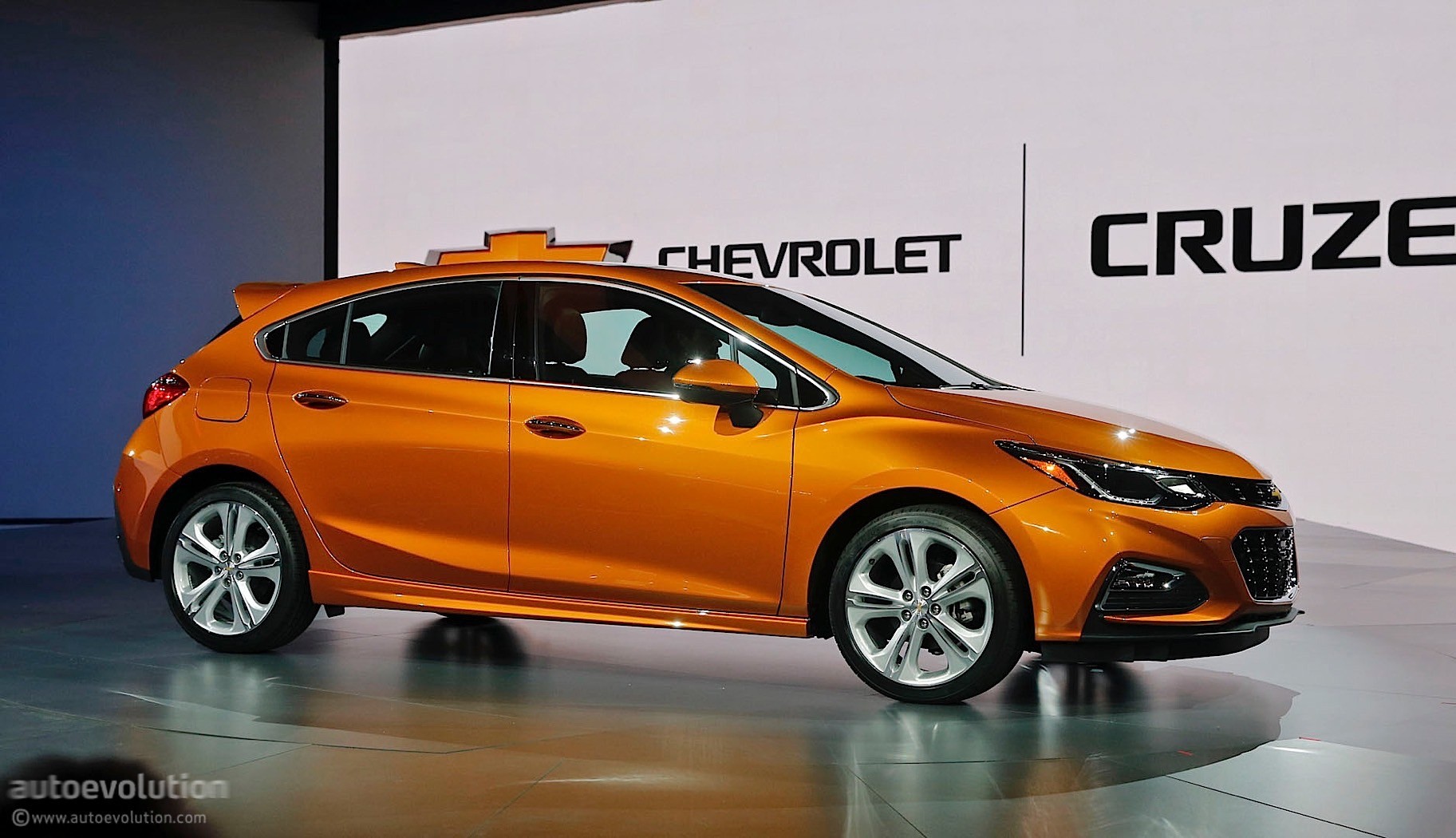 2017 chevy cruze review hints at hatchback comeback in america_7