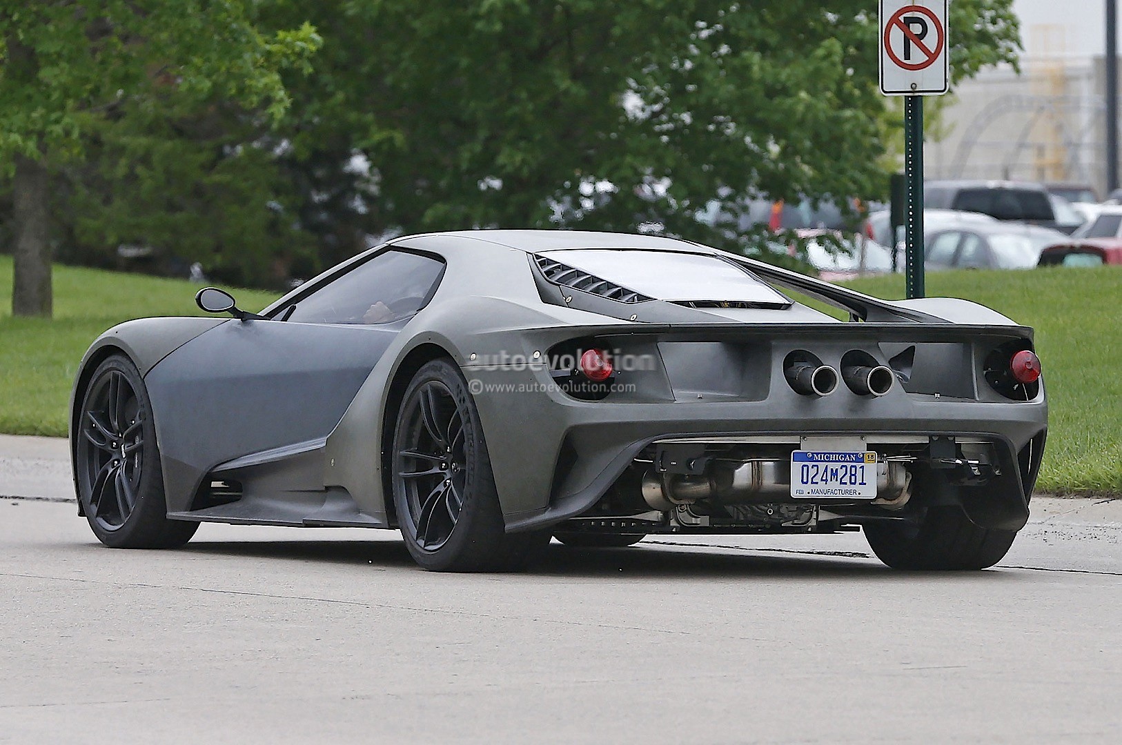 2017-ford-gt-test-mule-spied-looks-apocalyptic-sans-paint-photo-gallery_10.jpg