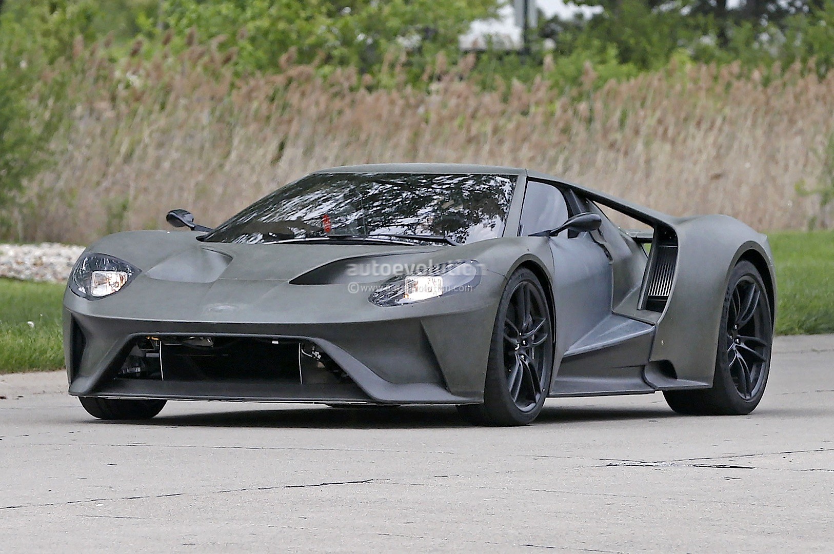 2017-ford-gt-test-mule-spied-looks-apocalyptic-sans-paint-photo-gallery_2.jpg