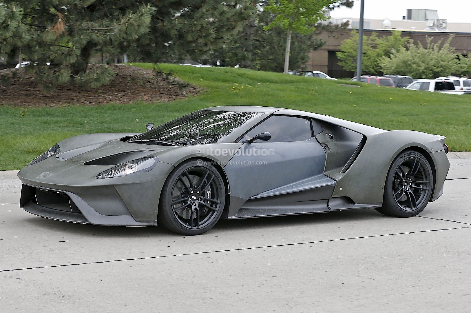 2017-ford-gt-test-mule-spied-looks-apocalyptic-sans-paint-photo-gallery_3.jpg