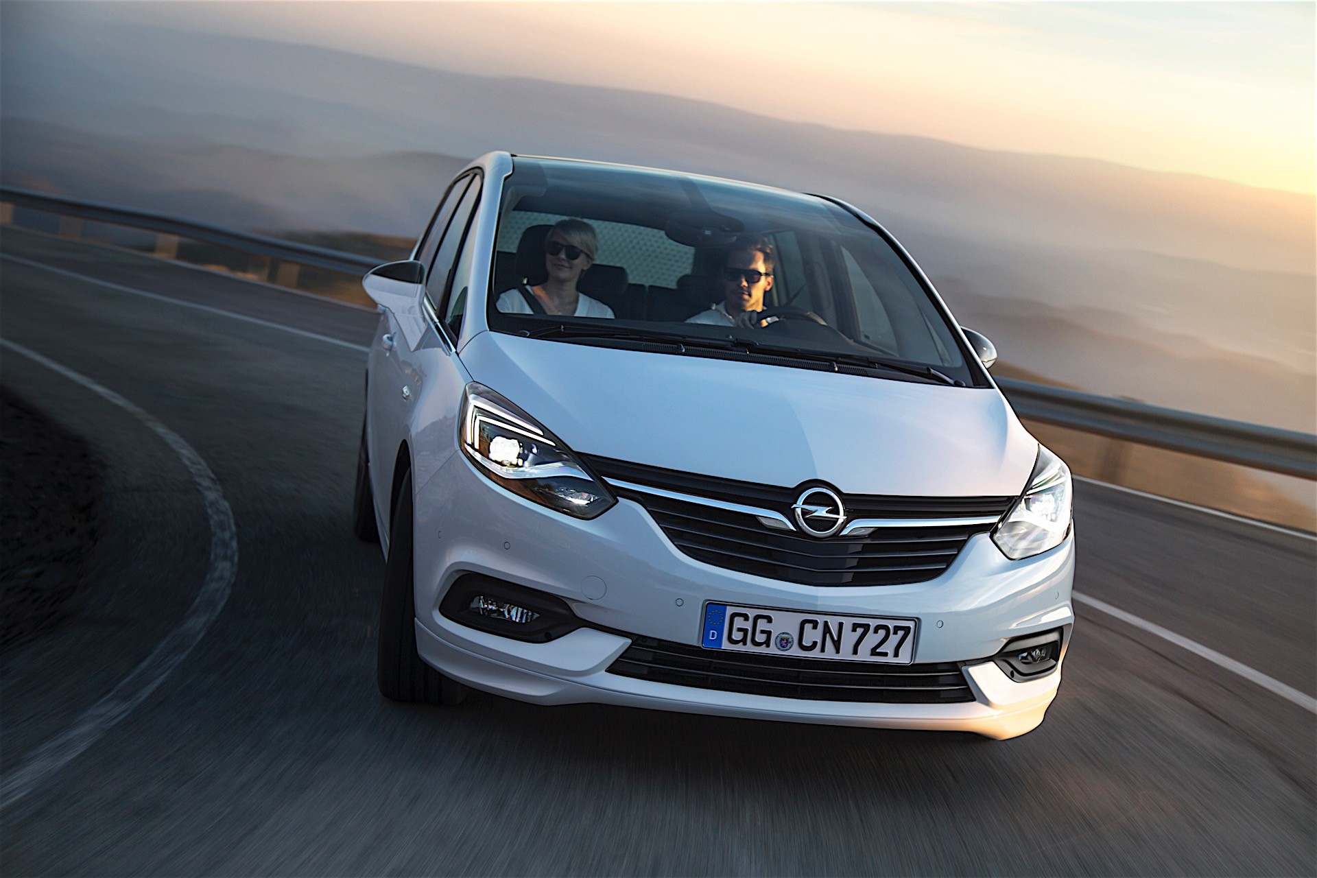 2017 Opel Zafira Officially Revealed, Looks Great For An MPV ...
