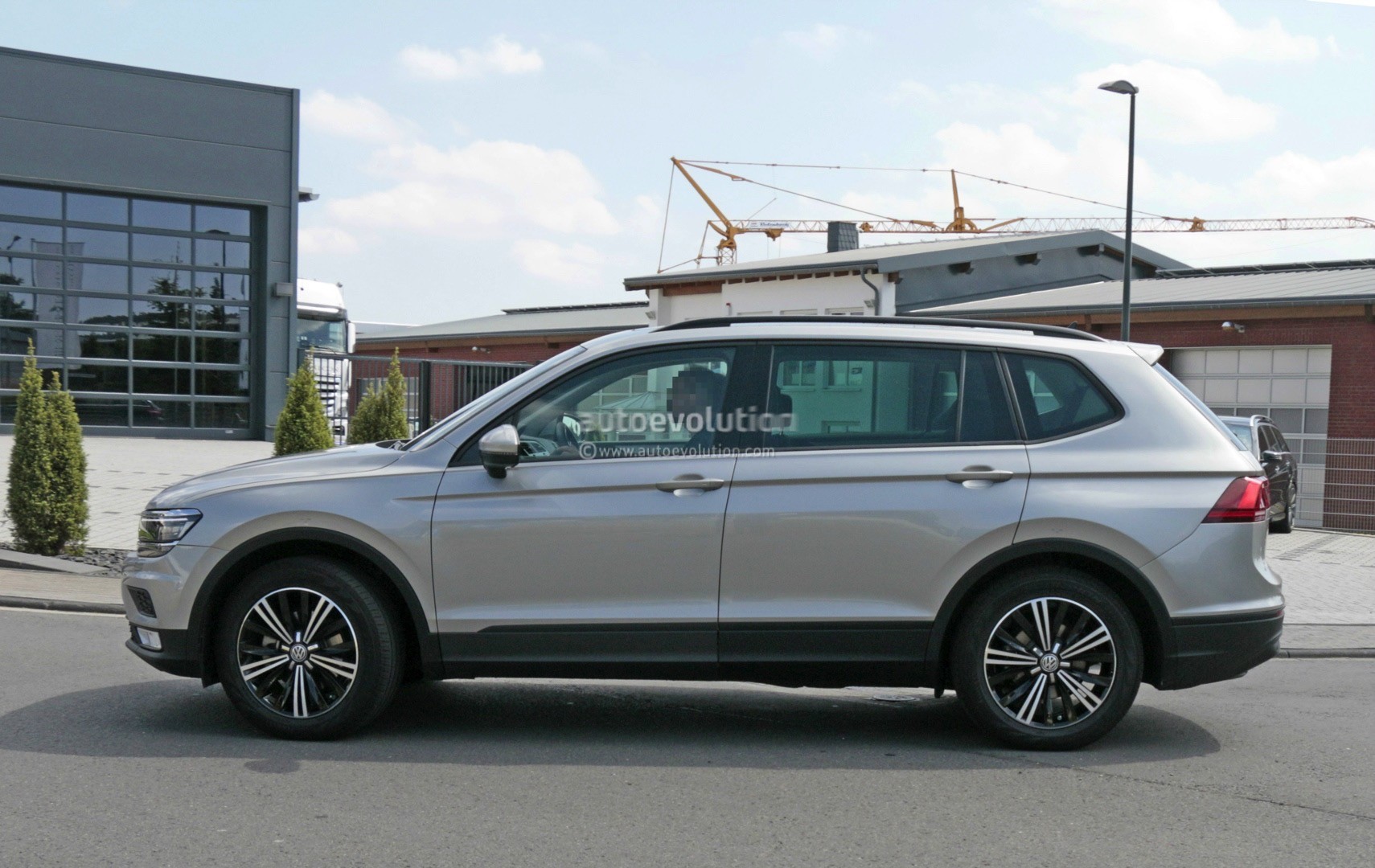 2017 Volkswagen Tiguan XL Spied Without Camouflage, Looks Exactly As ...