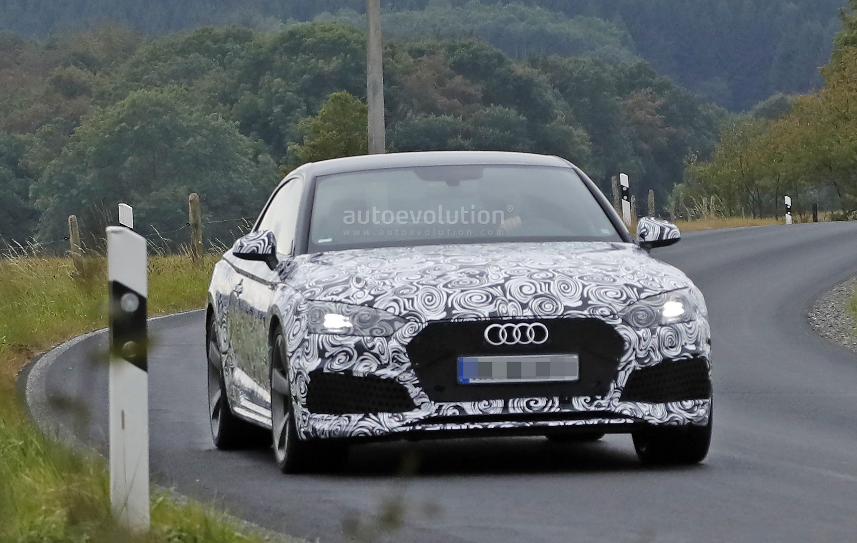 [Imagen: 2018-audi-rs5-coupe-spied-with-productio...time_1.jpg]