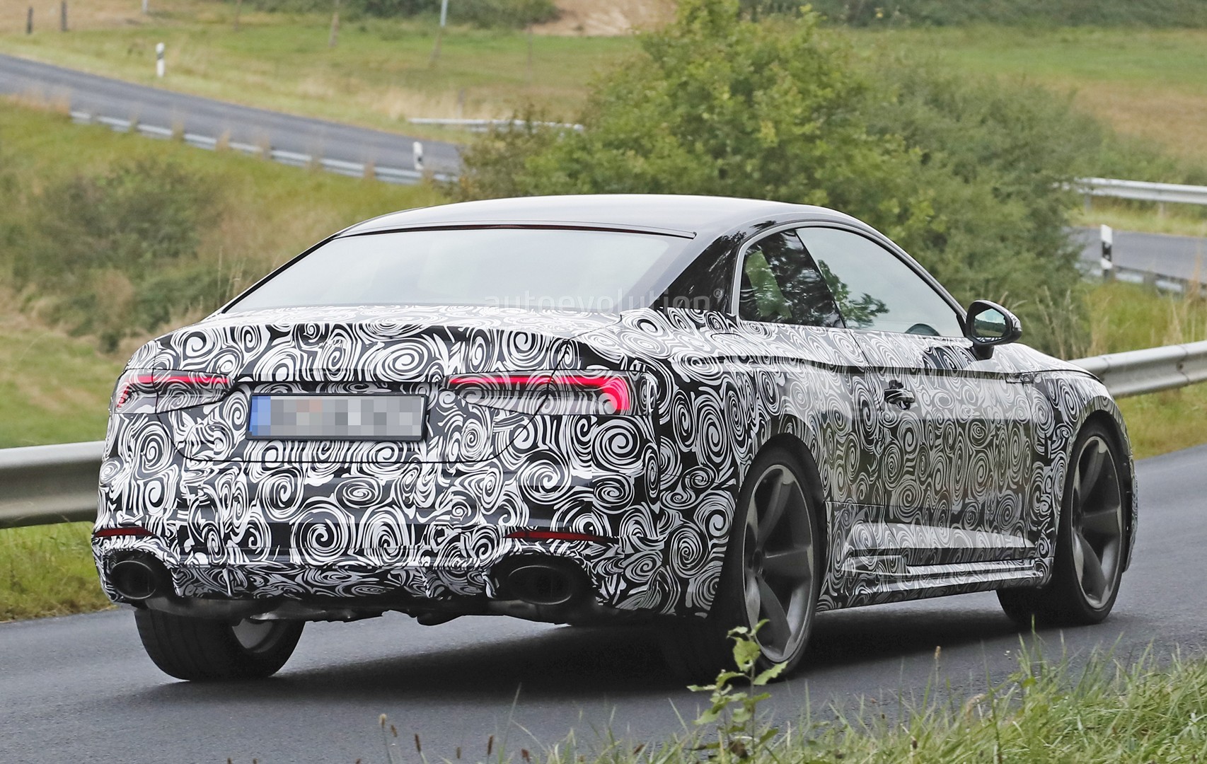 [Imagen: 2018-audi-rs5-coupe-spied-with-productio...ime_10.jpg]