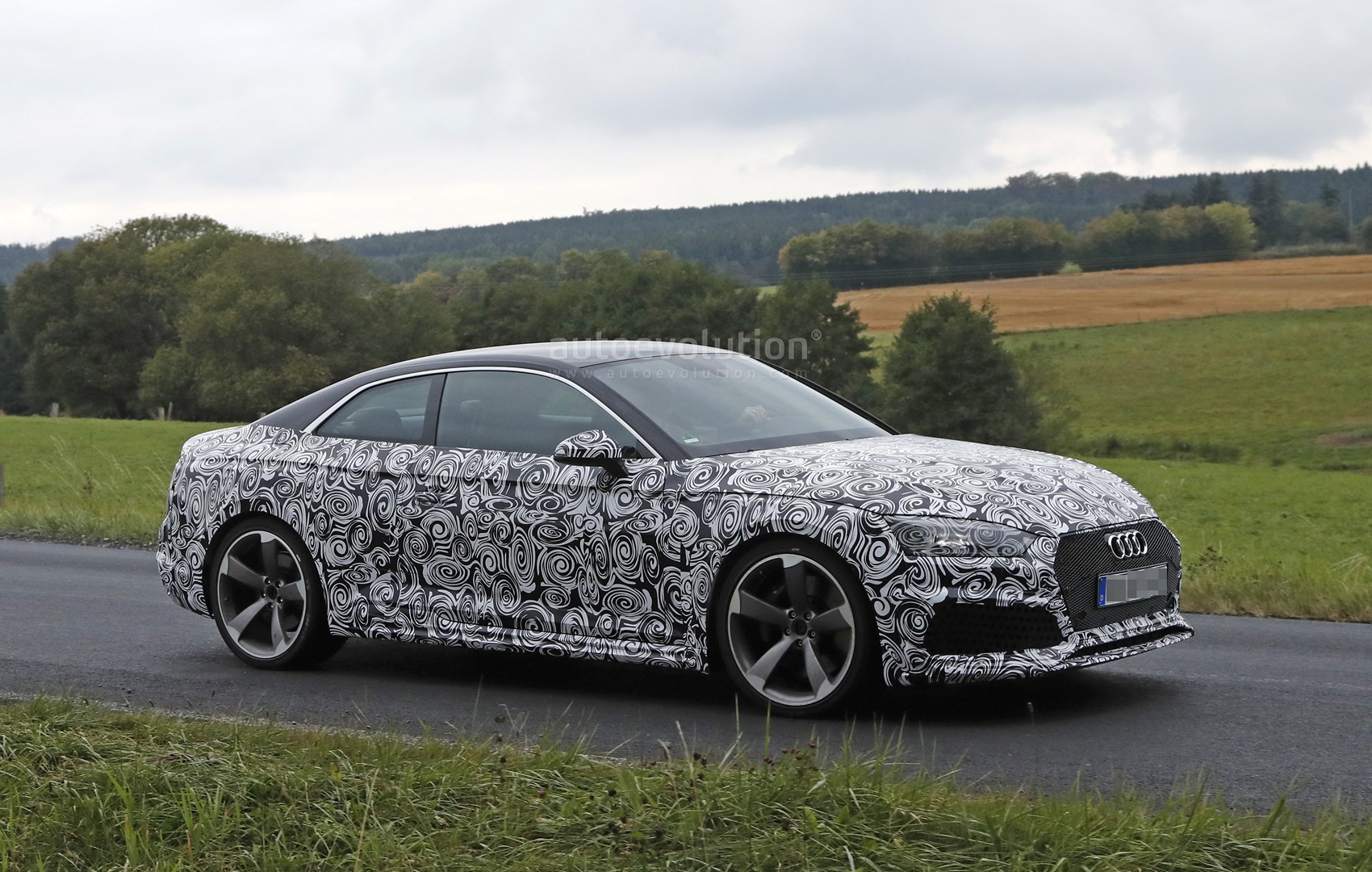 [Imagen: 2018-audi-rs5-coupe-spied-with-productio...time_4.jpg]