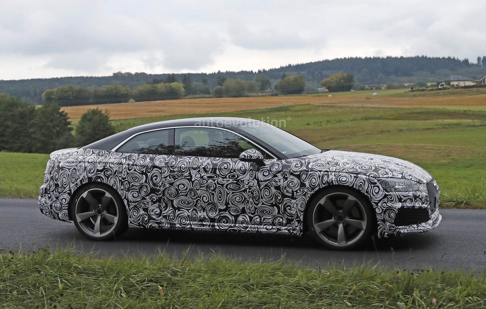 [Imagen: 2018-audi-rs5-coupe-spied-with-productio...time_5.jpg]