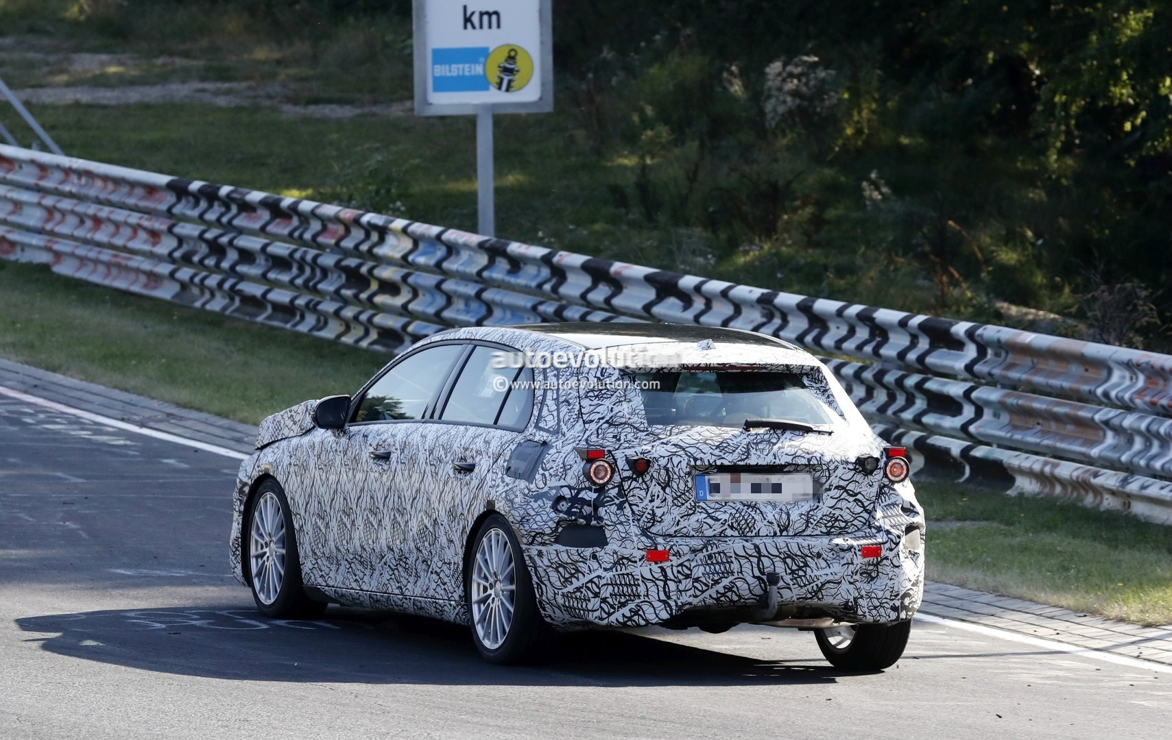 [Imagen: 2018-mercedes-a-class-makes-nurburgring-...ity_12.jpg]