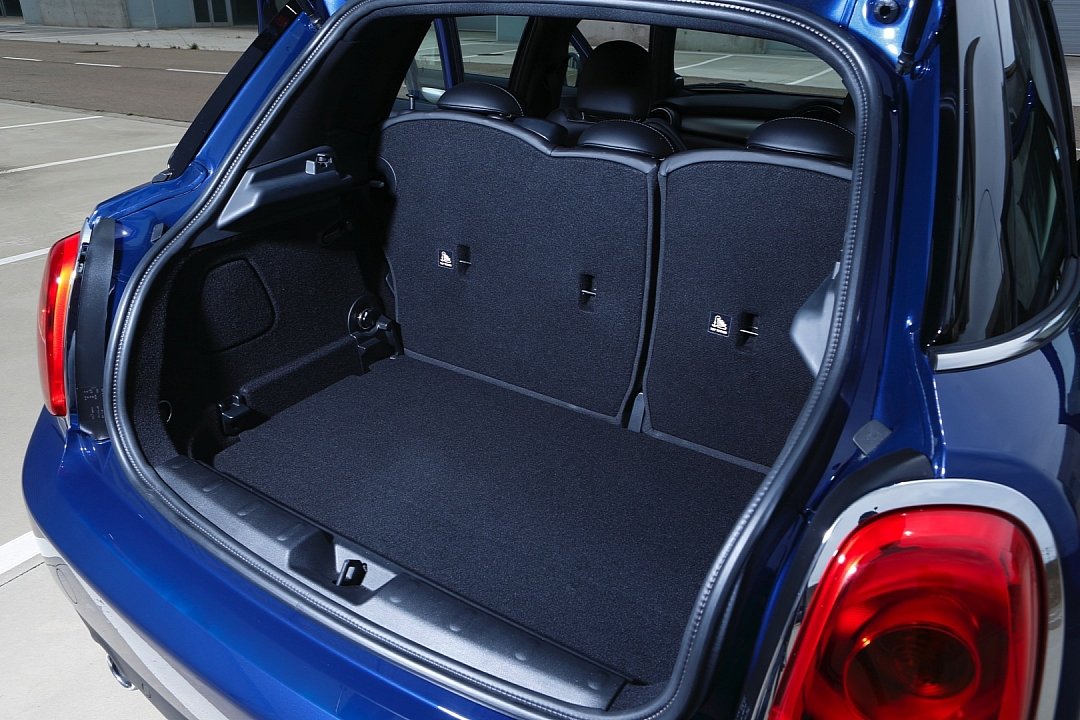 five-door-mini-hatchback-officially-unveiled-photo-gallery-720p-135.jpg
