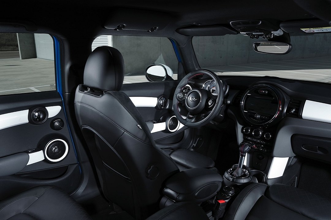 five-door-mini-hatchback-officially-unveiled-photo-gallery-720p-76.jpg