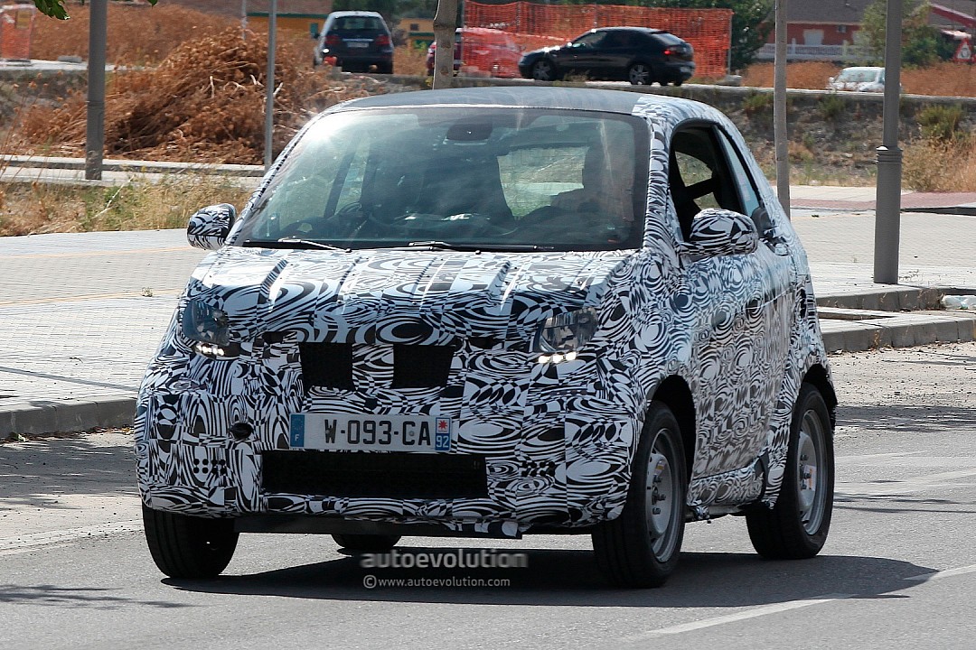 2014 - [Smart] ForTwo III [C453] - Page 8 Smart-fortwo-in-production-trim-spied-for-the-first-time-photo-gallery-720p-1
