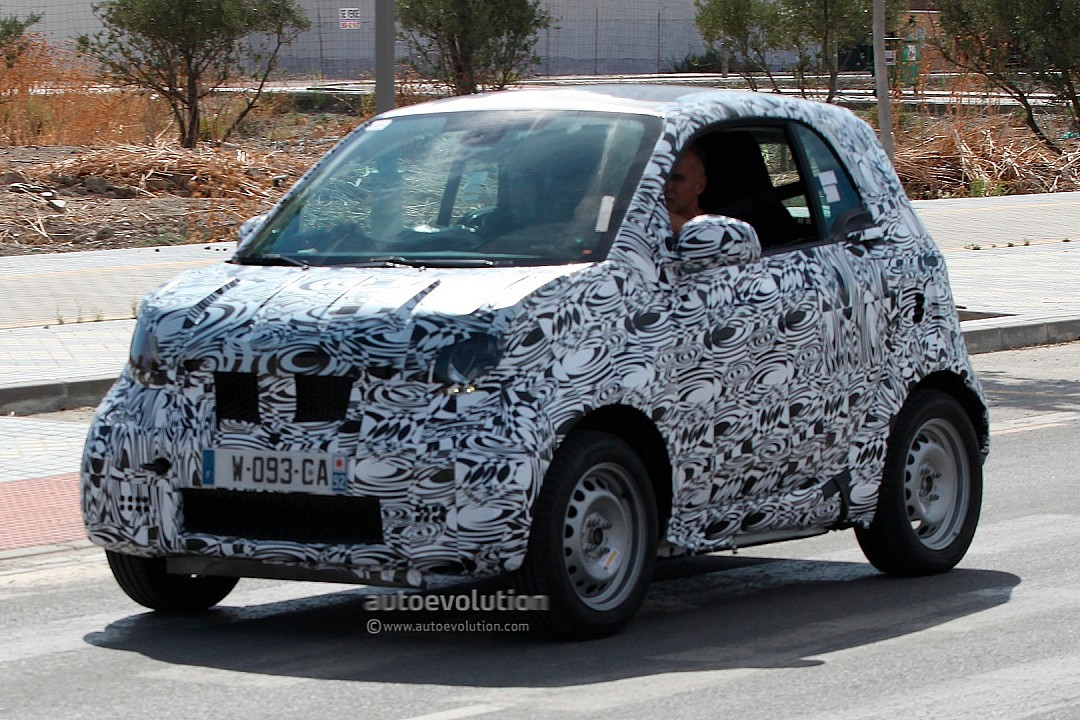 2014 - [Smart] ForTwo III [C453] - Page 8 Smart-fortwo-in-production-trim-spied-for-the-first-time-photo-gallery-720p-2