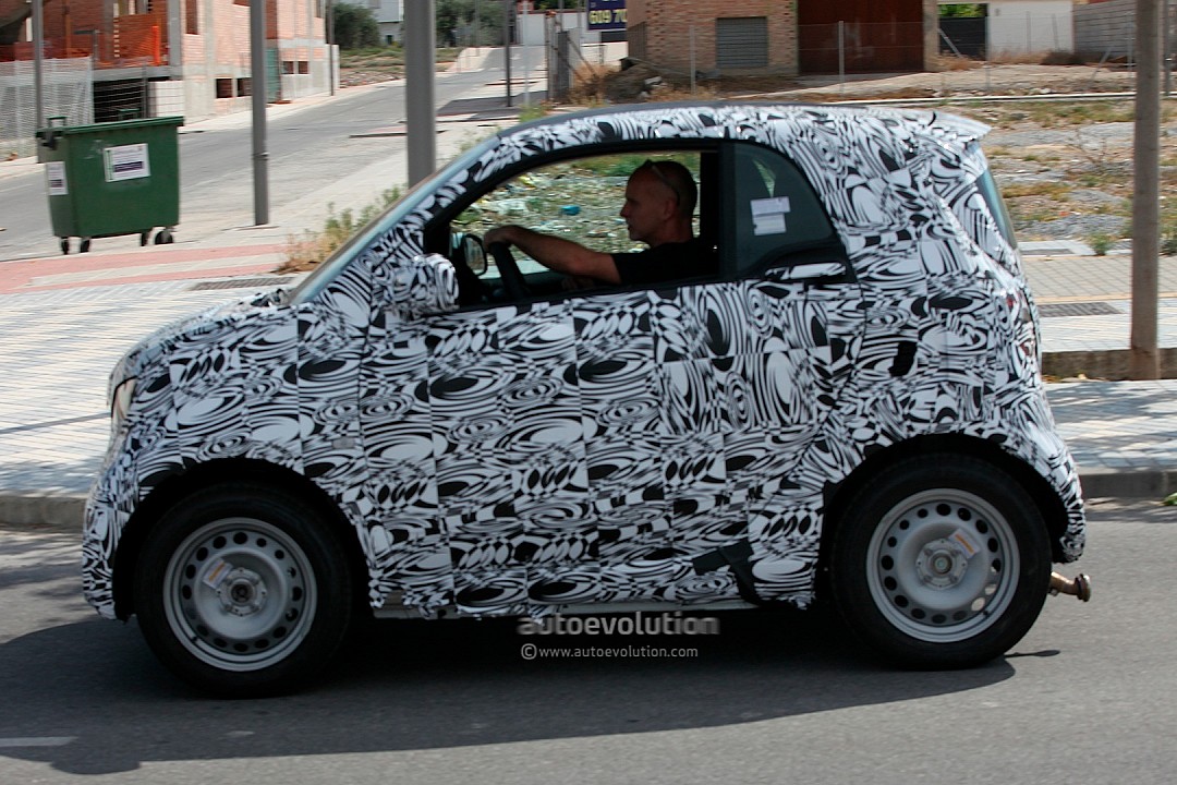 2014 - [Smart] ForTwo III [C453] - Page 8 Smart-fortwo-in-production-trim-spied-for-the-first-time-photo-gallery-720p-3