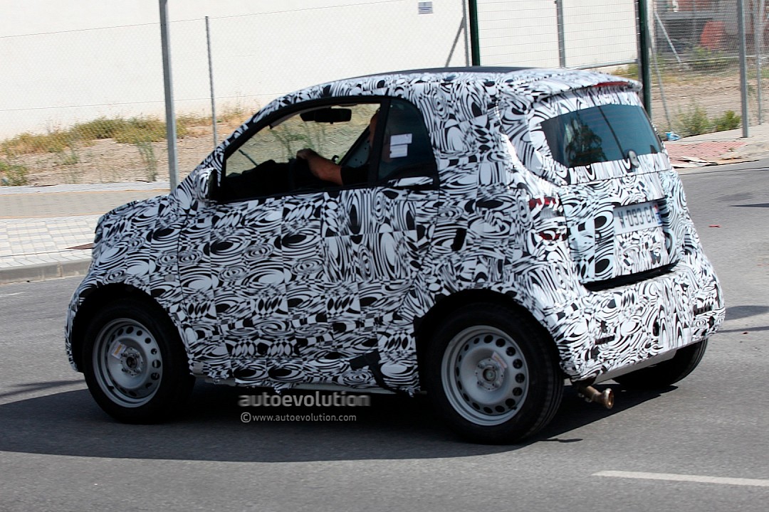 2014 - [Smart] ForTwo III [C453] - Page 8 Smart-fortwo-in-production-trim-spied-for-the-first-time-photo-gallery-720p-4