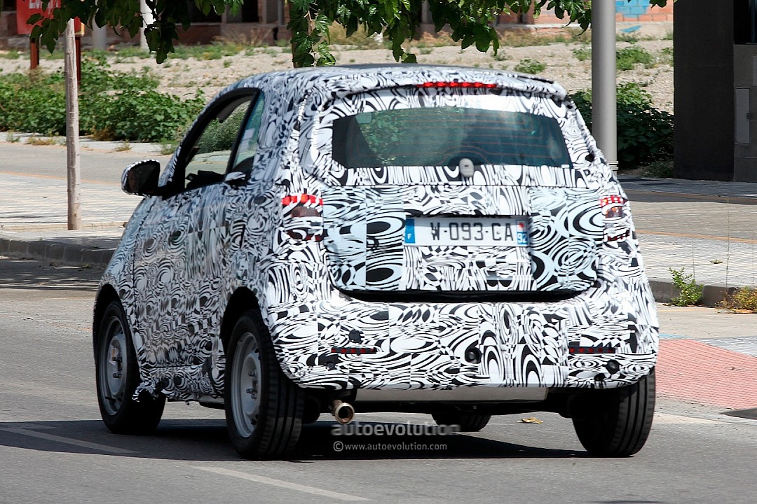 2014 - [Smart] ForTwo III [C453] - Page 8 Smart-fortwo-in-production-trim-spied-for-the-first-time-photo-gallery-720p-5