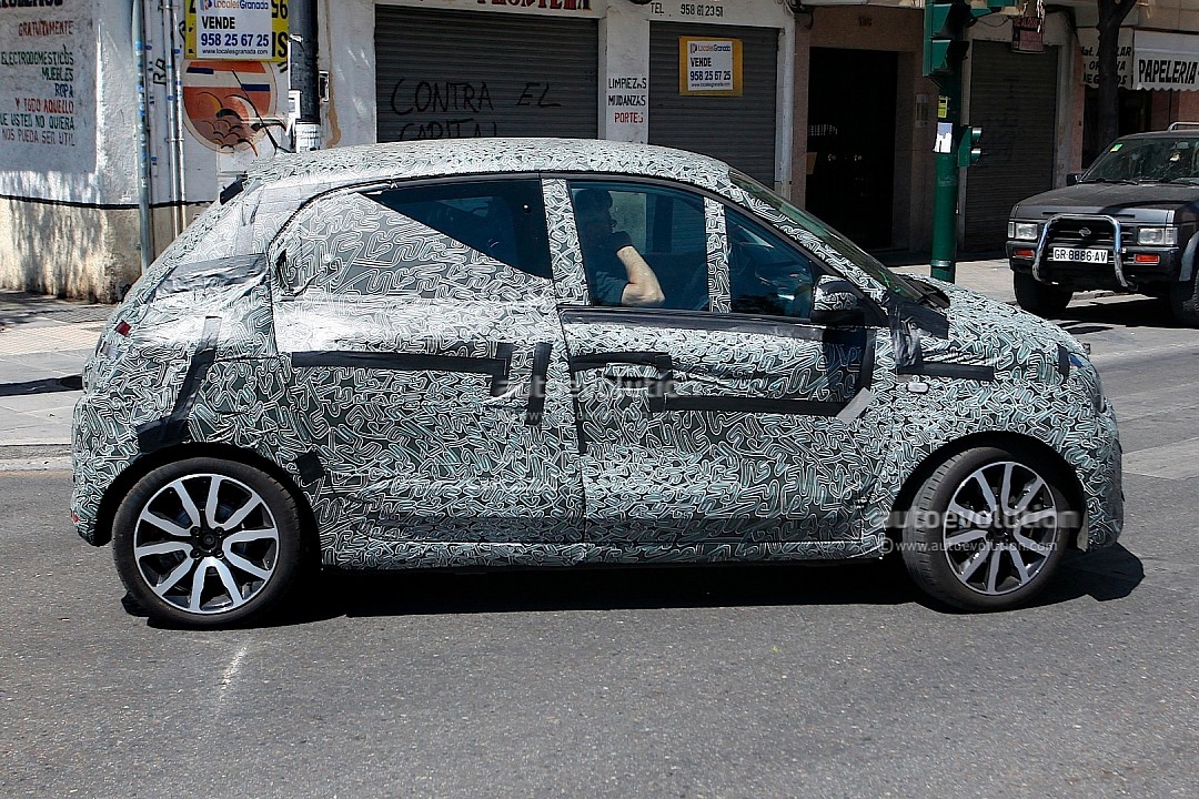 2014 - [Renault] Twingo III [X07] - Page 25 Spyshots-all-new-renault-twingo-spotted-for-first-time-looks-like-twin-run-concept-720p-4