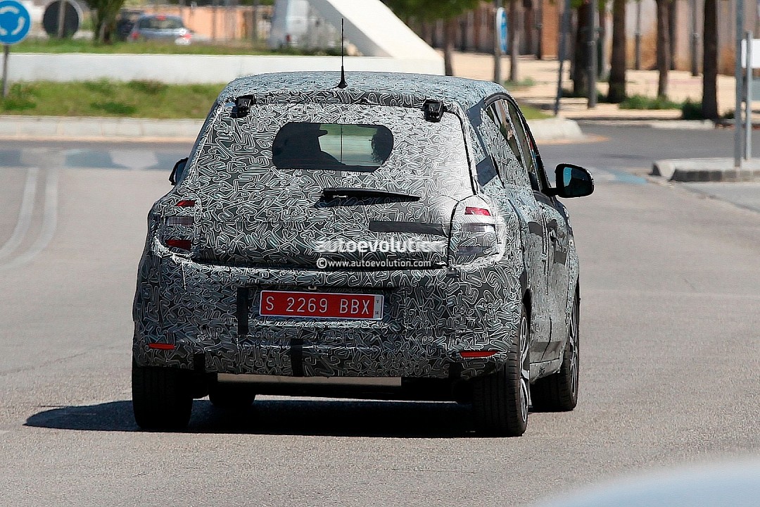 2014 - [Renault] Twingo III [X07] - Page 25 Spyshots-all-new-renault-twingo-spotted-for-first-time-looks-like-twin-run-concept-720p-6