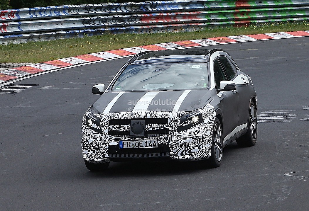 2013 - [Mercedes] GLA [X156] - Page 12 Spyshots-mercedes-gla-45-amg-undergoing-nurburgring-testing-720p-1